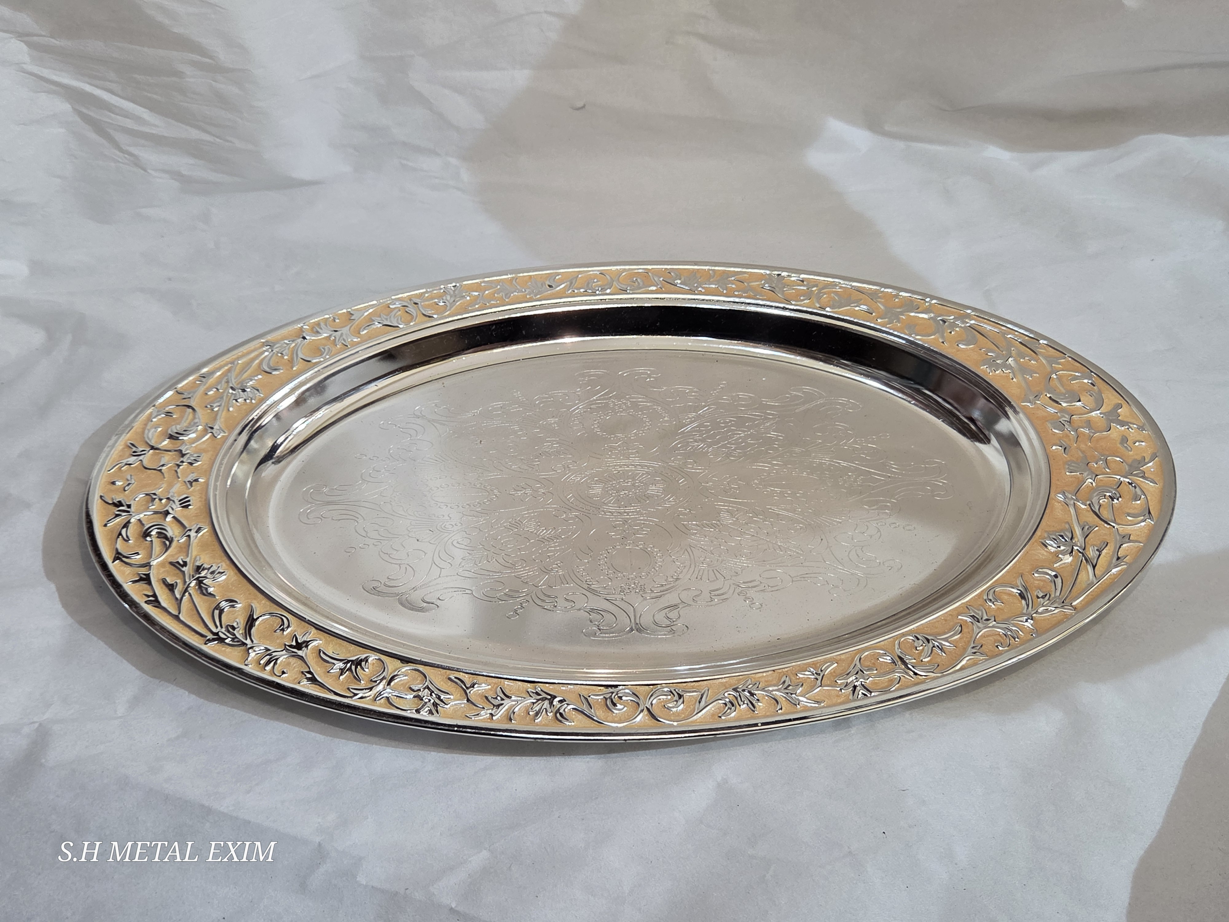 Vintage Elegance: Embossed Silver & Gold Oval Platter