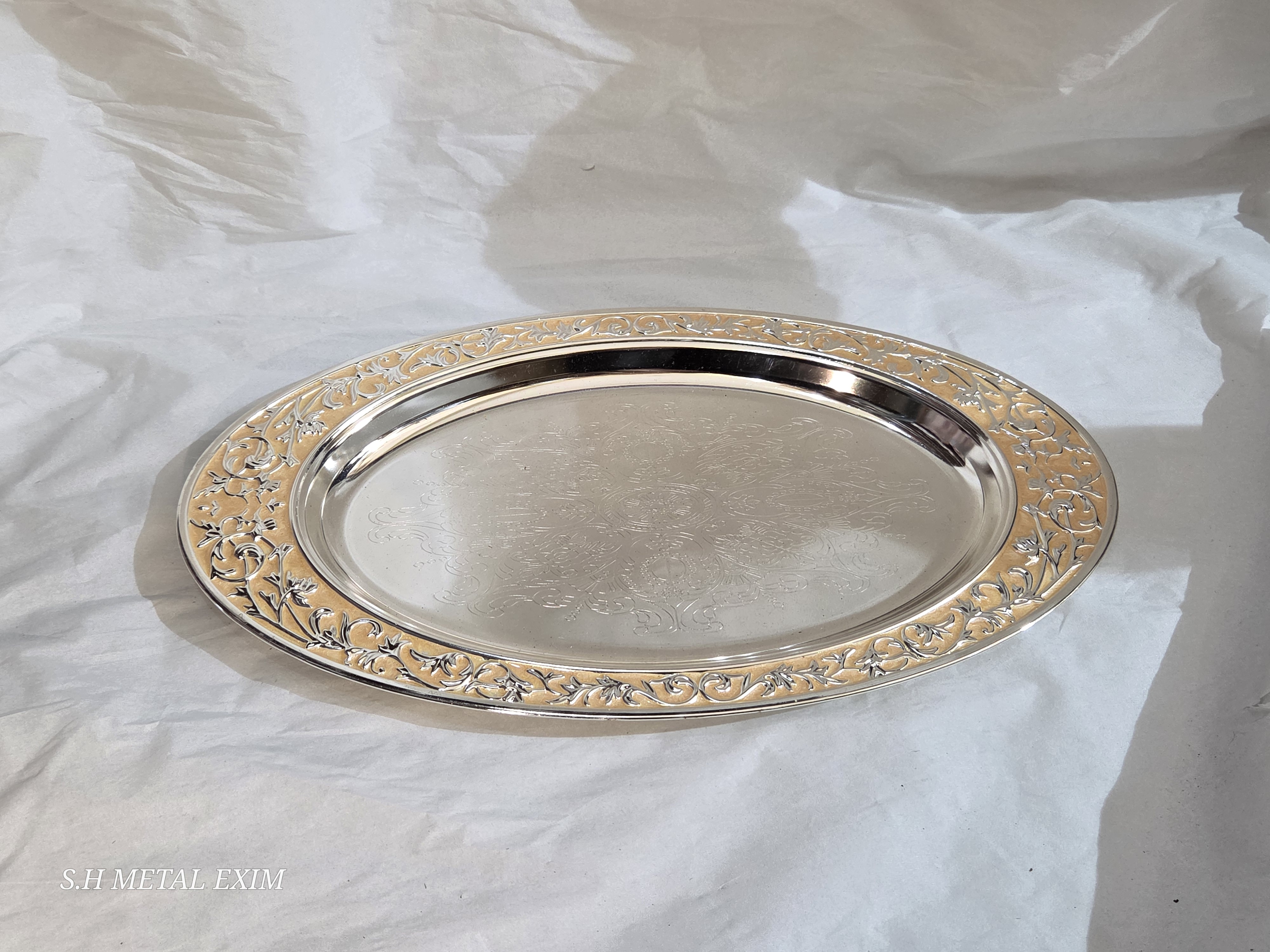 Vintage Elegance: Embossed Silver & Gold Oval Platter