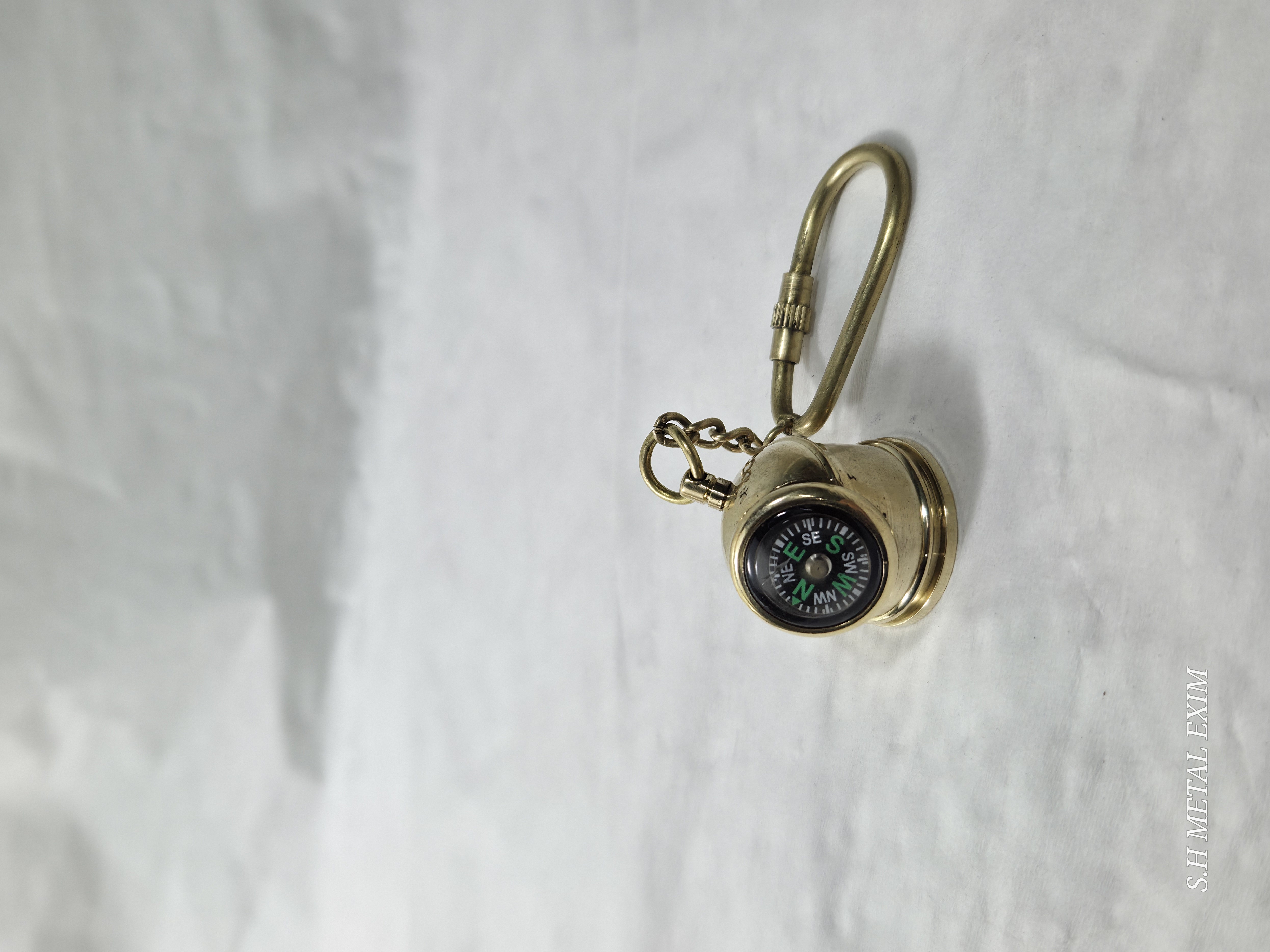 Vintage Compass Keychain – Antique Brass Explorer Navigation Charm