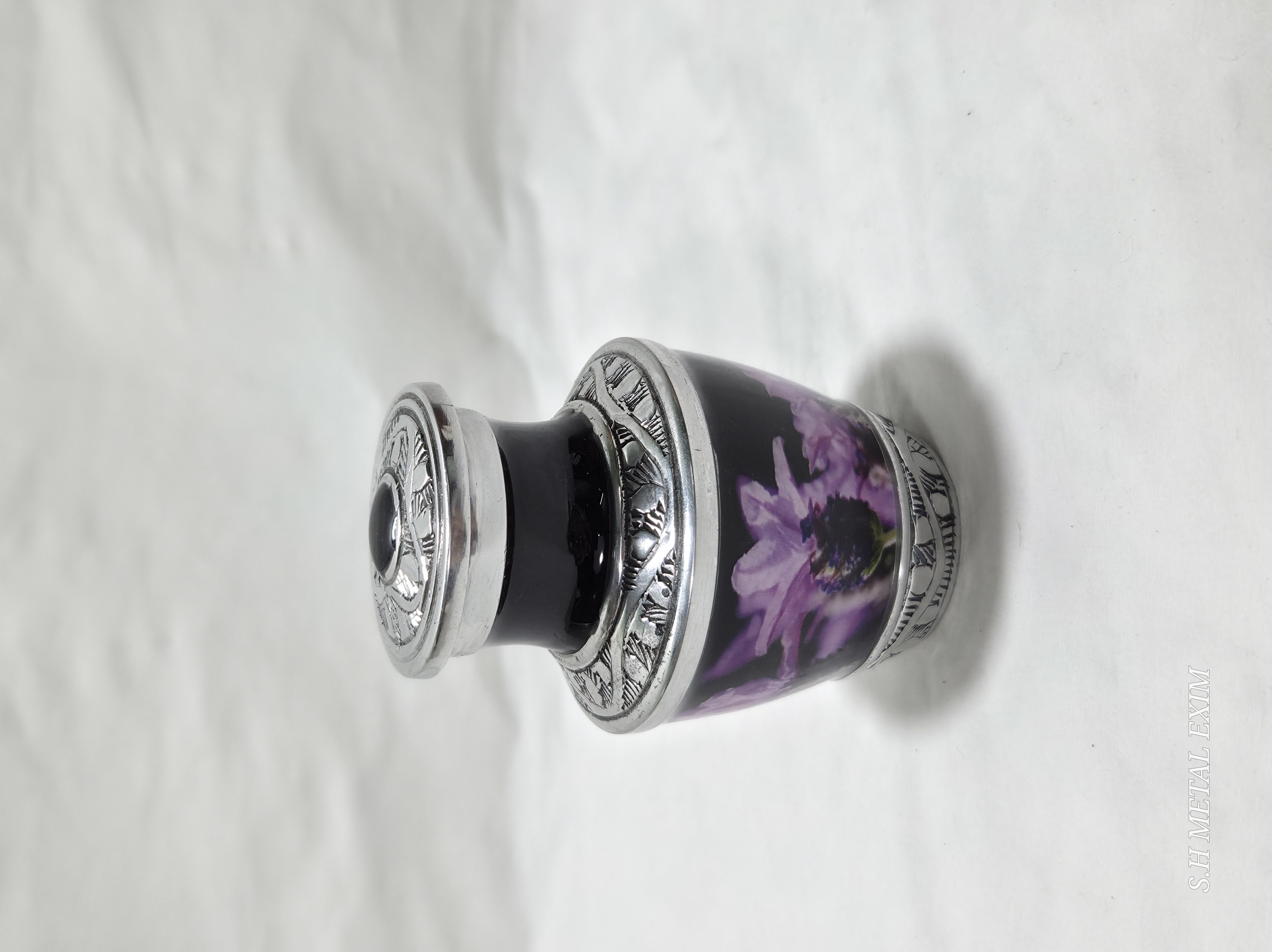 Lavender Grace: The Floral Tribute Urn