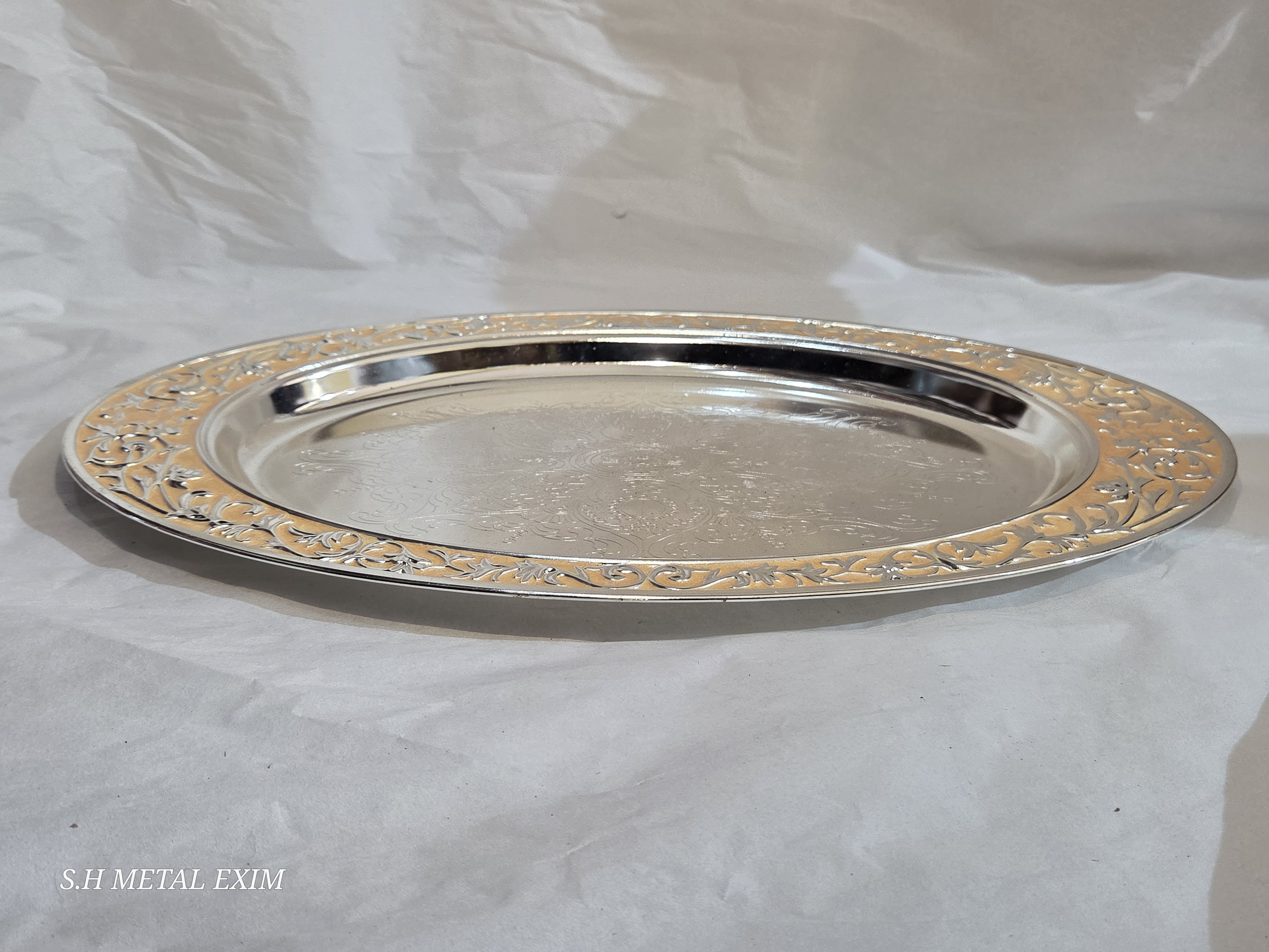 Vintage Elegance: Embossed Silver & Gold Oval Platter