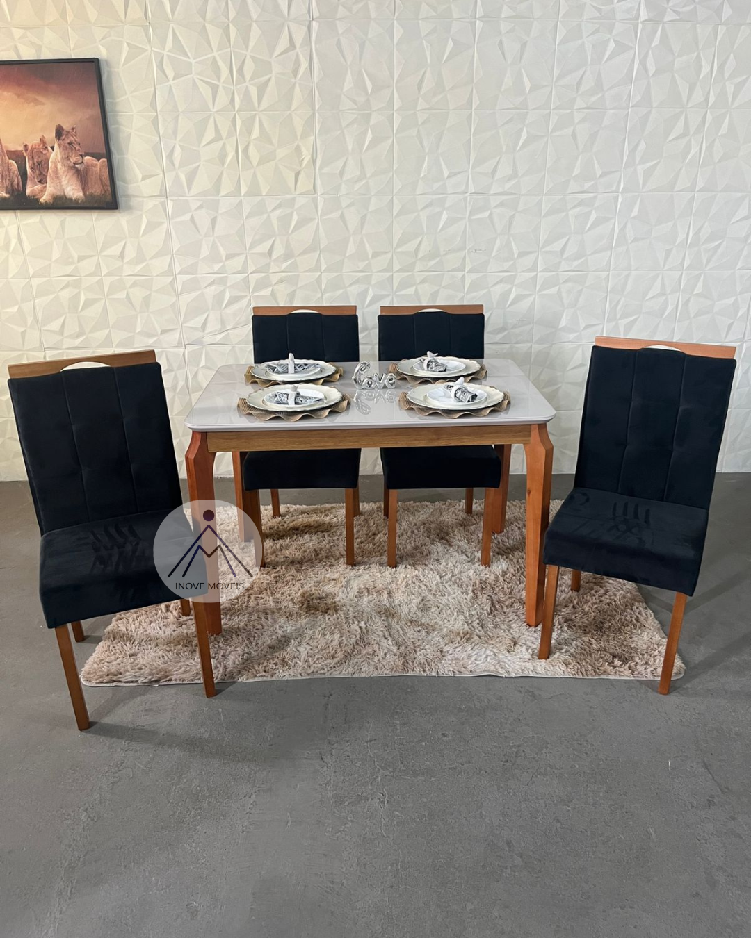 Mesa Alegra com 4 Cadeiras em Veludo