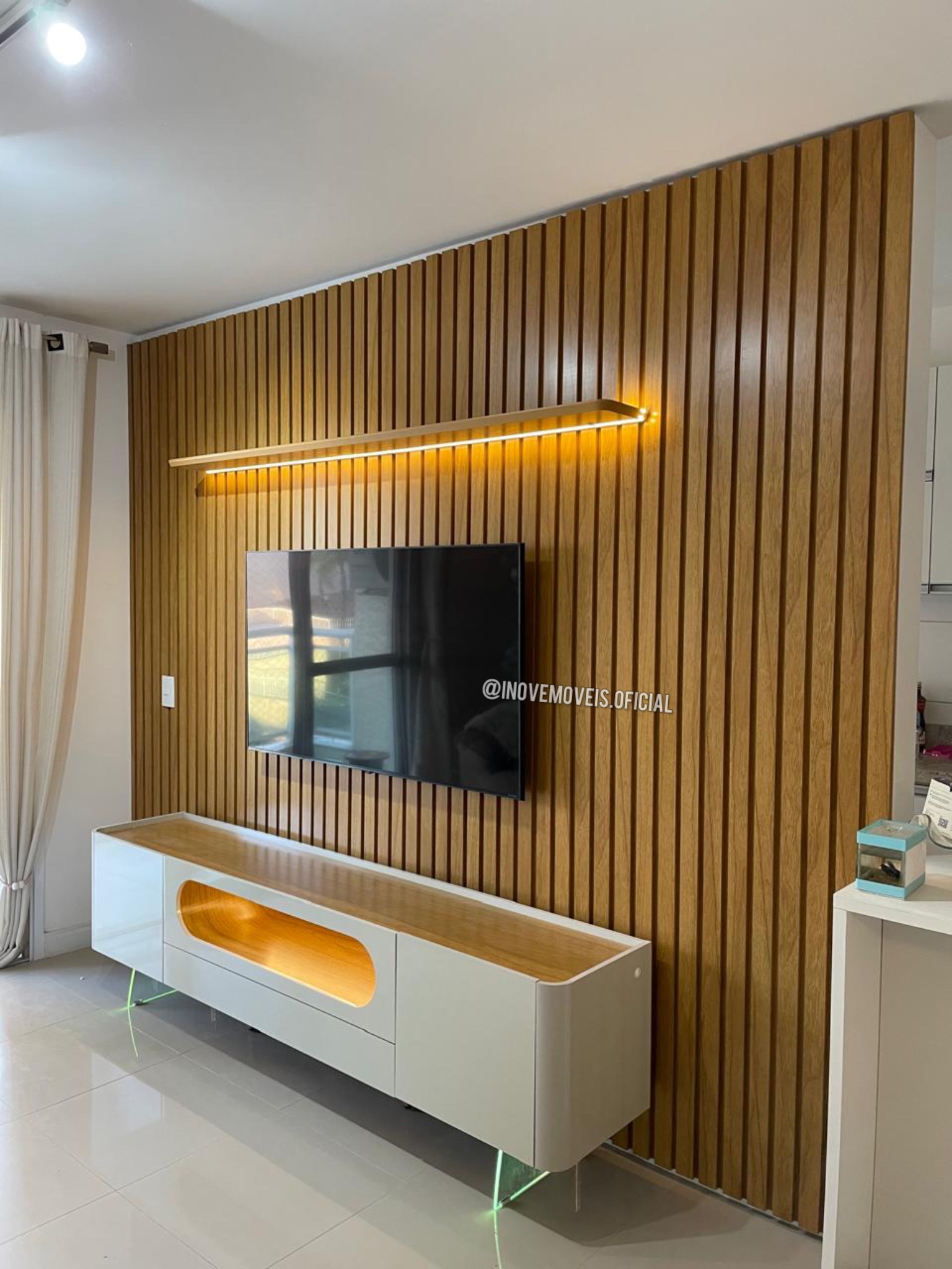 Painel Ripado Nobre com Rack Nobre