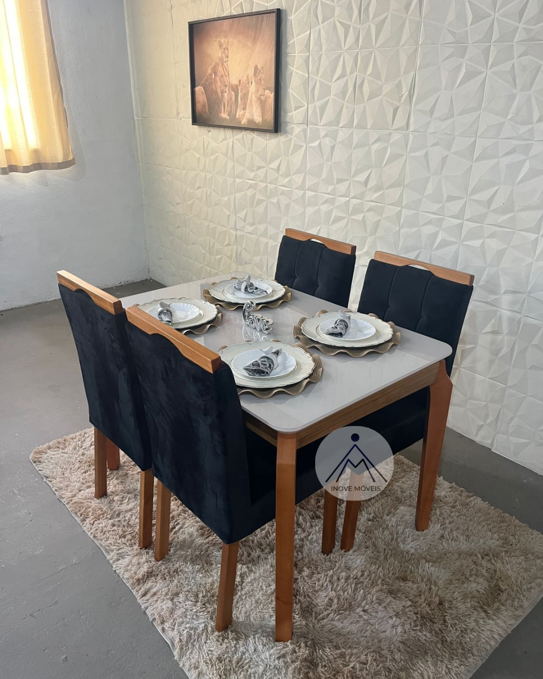 Mesa Alegra com 4 Cadeiras em Veludo