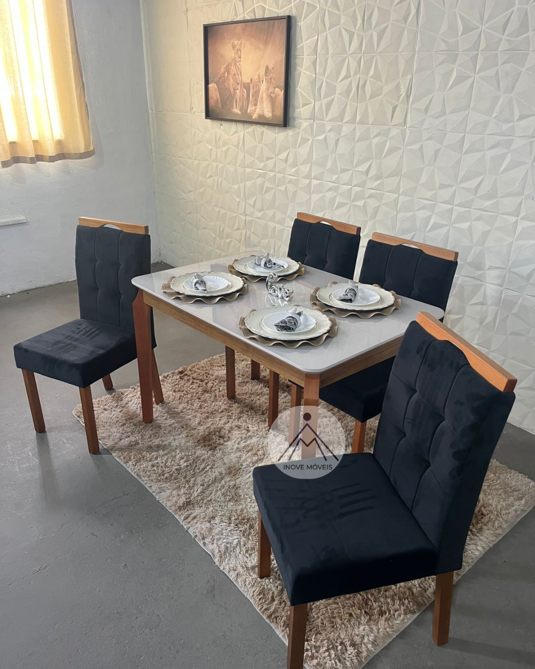 Mesa Alegra com 4 Cadeiras em Veludo