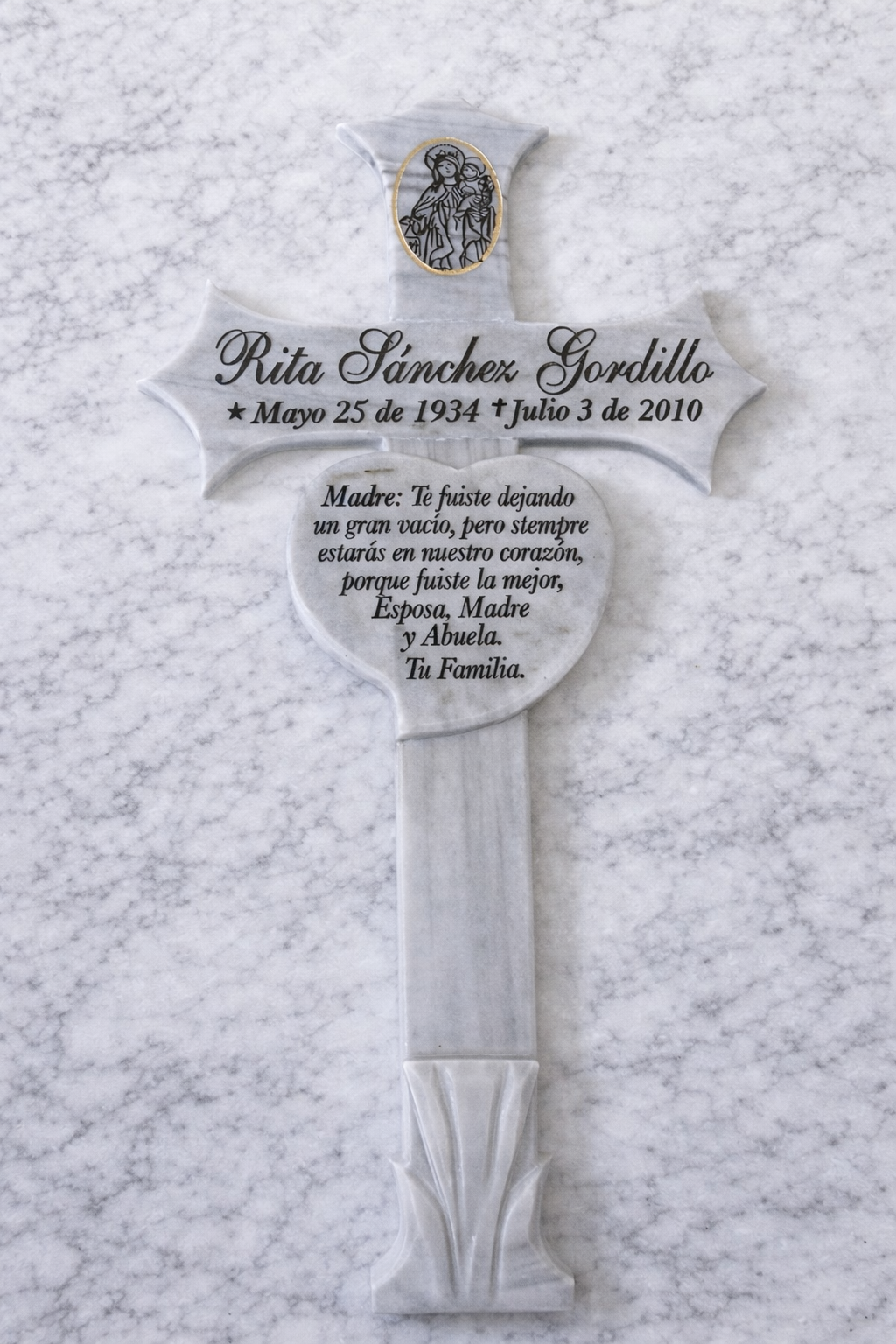 Calvario en Mármol Blanco con Medallón Religioso