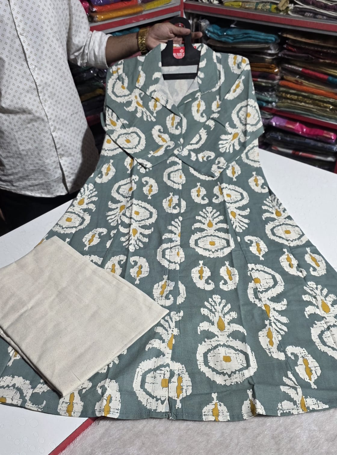 Floral Pattern Kurti Set 💯 premium quality  Khadi cotton febric  Aline cord set with plaza pant  Size M to 3xl (38to46)  ₹725