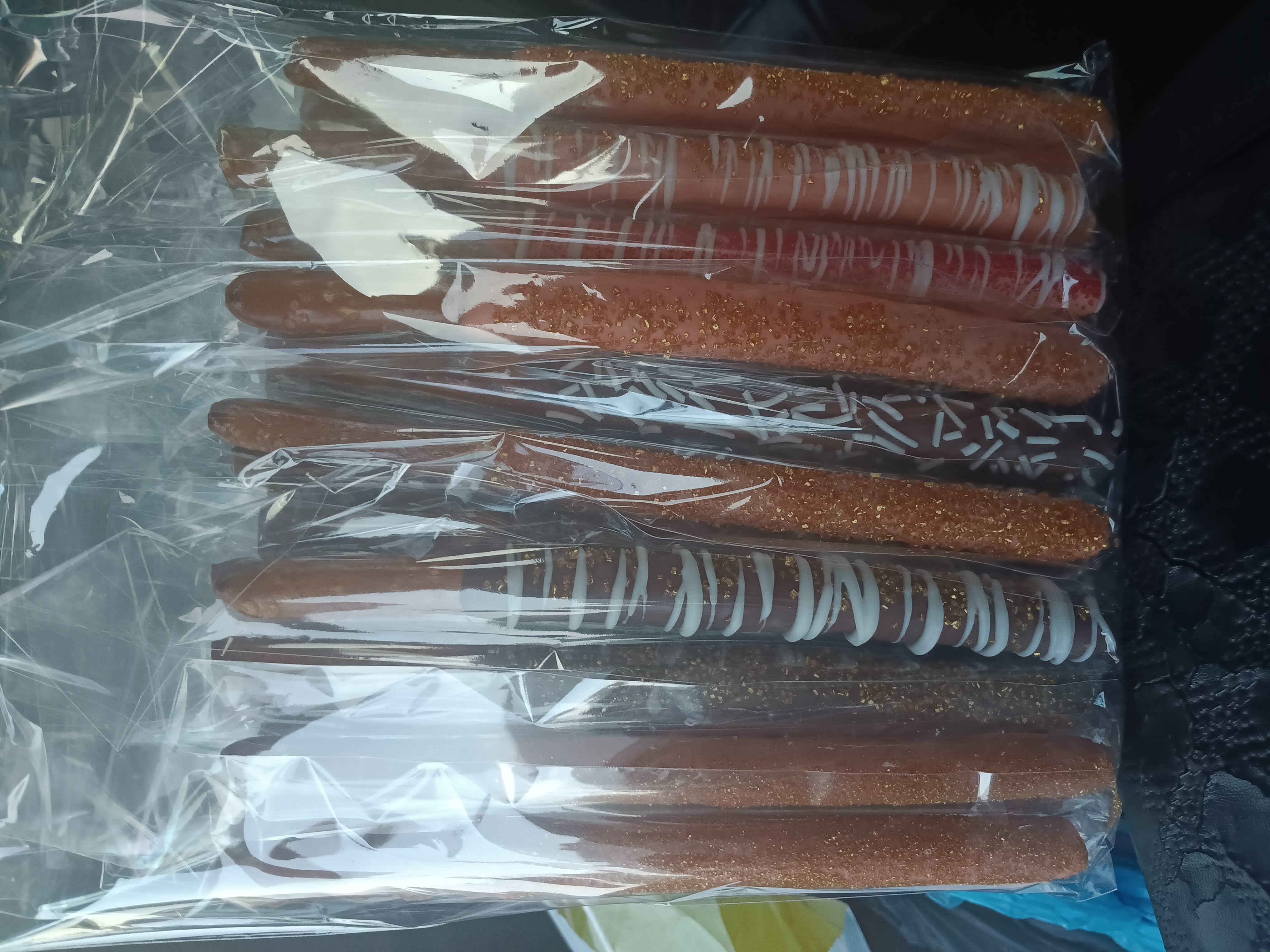 Chocolate-Dipped Pretzel Rods/twist