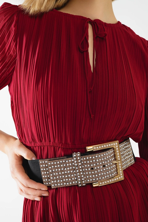 Vestido plissado de chiffon em bordô