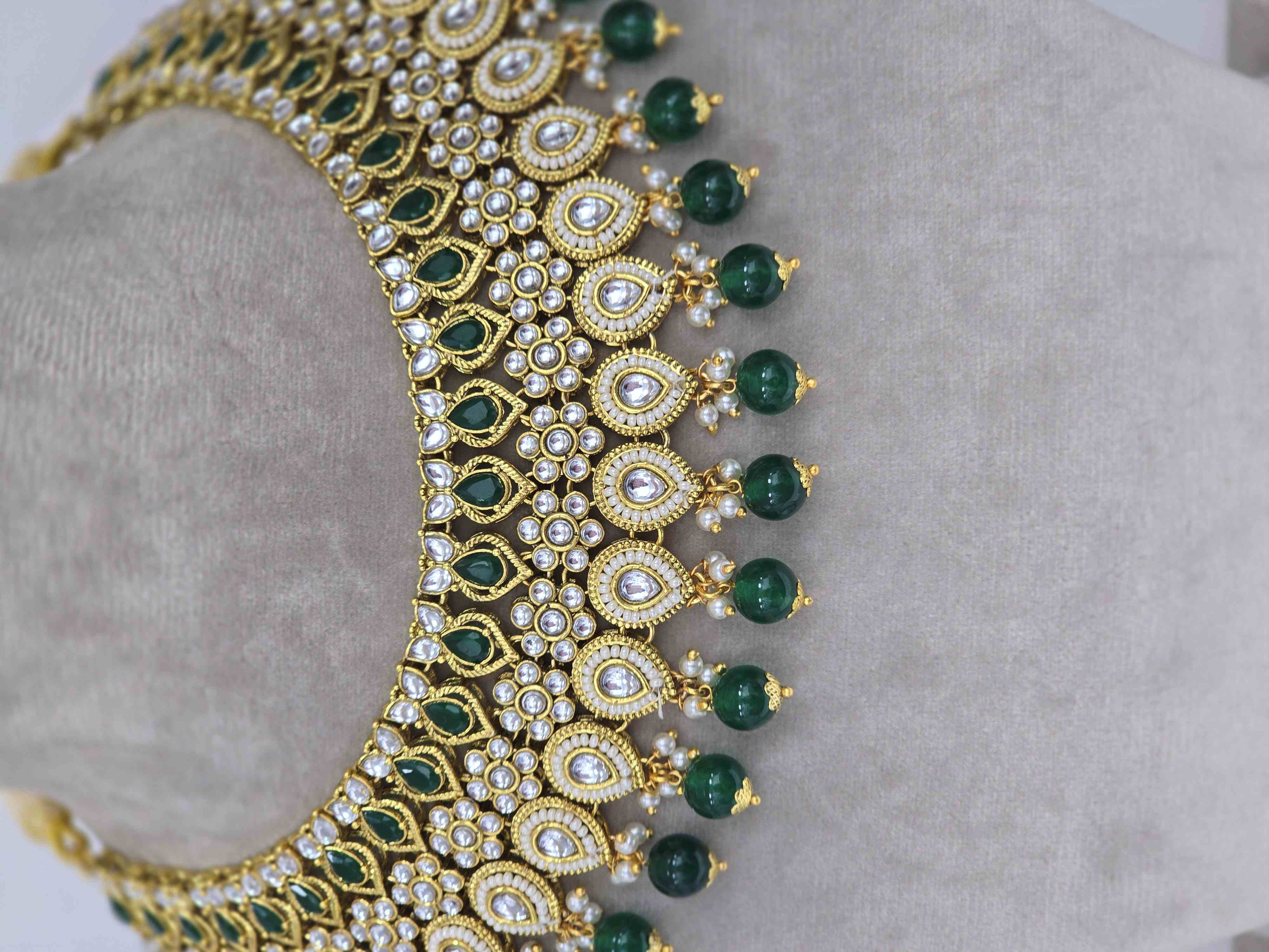 Traditional Kundan Necklace Set
