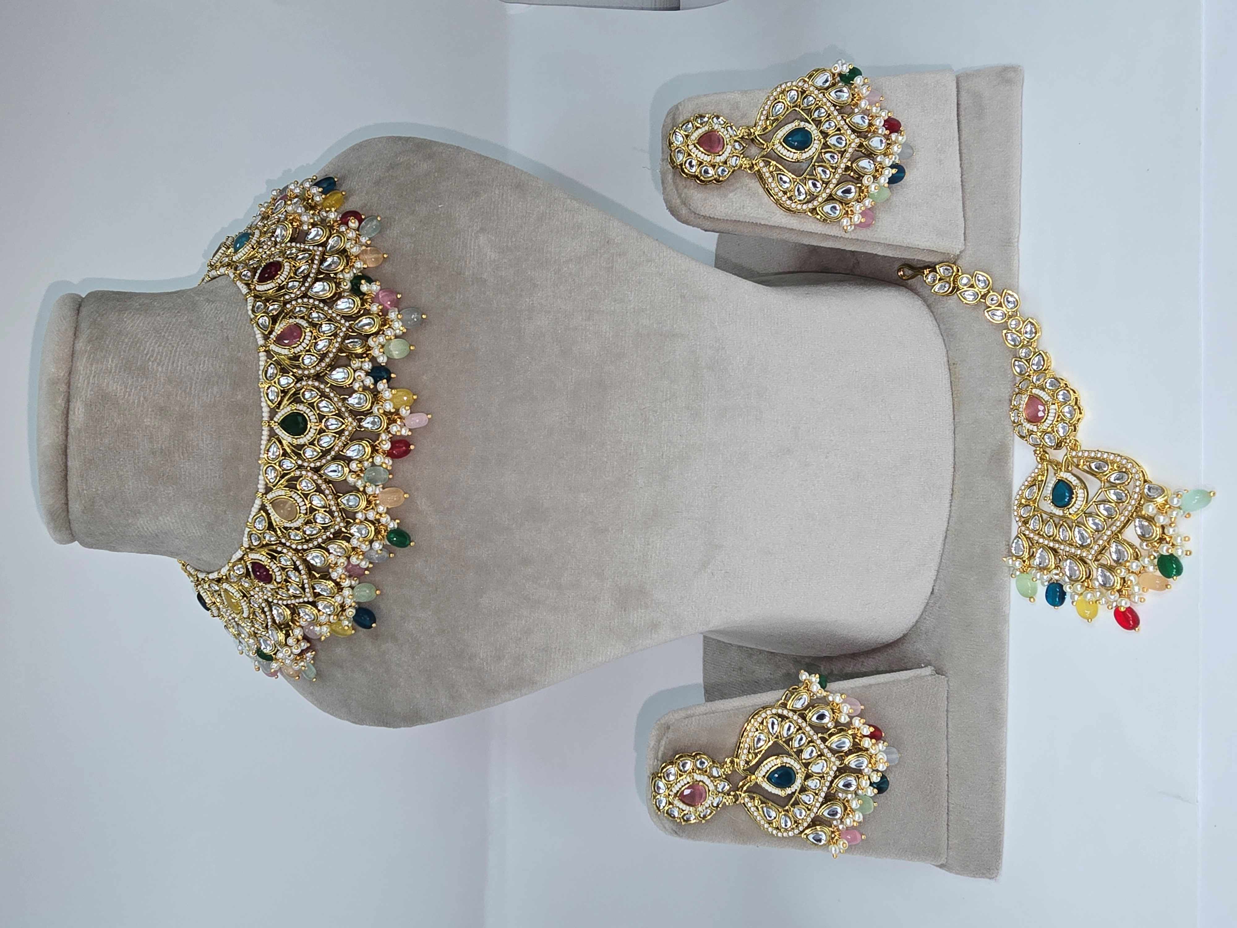 Traditional kundan Jewellery Set in 2 colours
