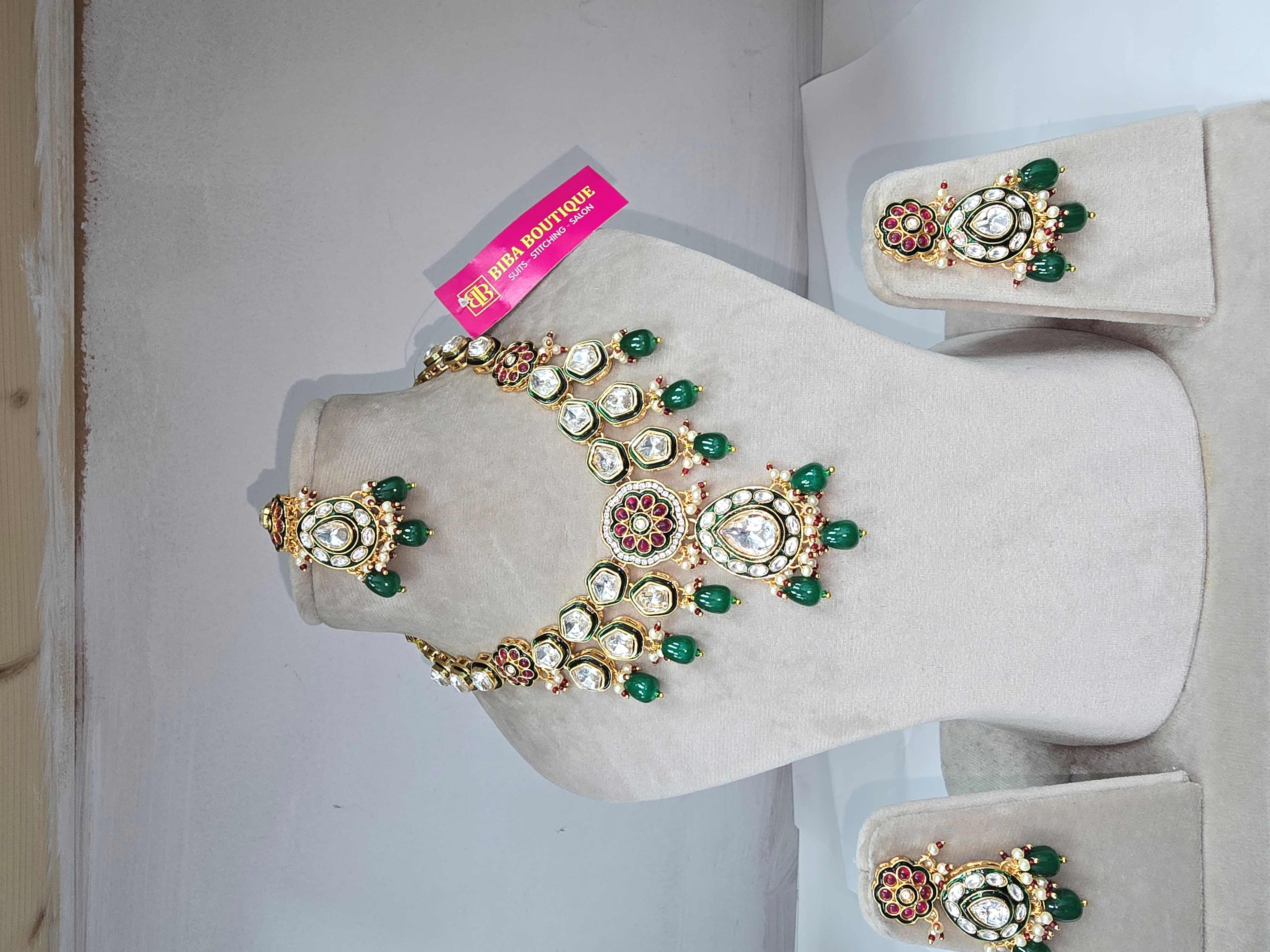 Traditional Kundan Necklace Set