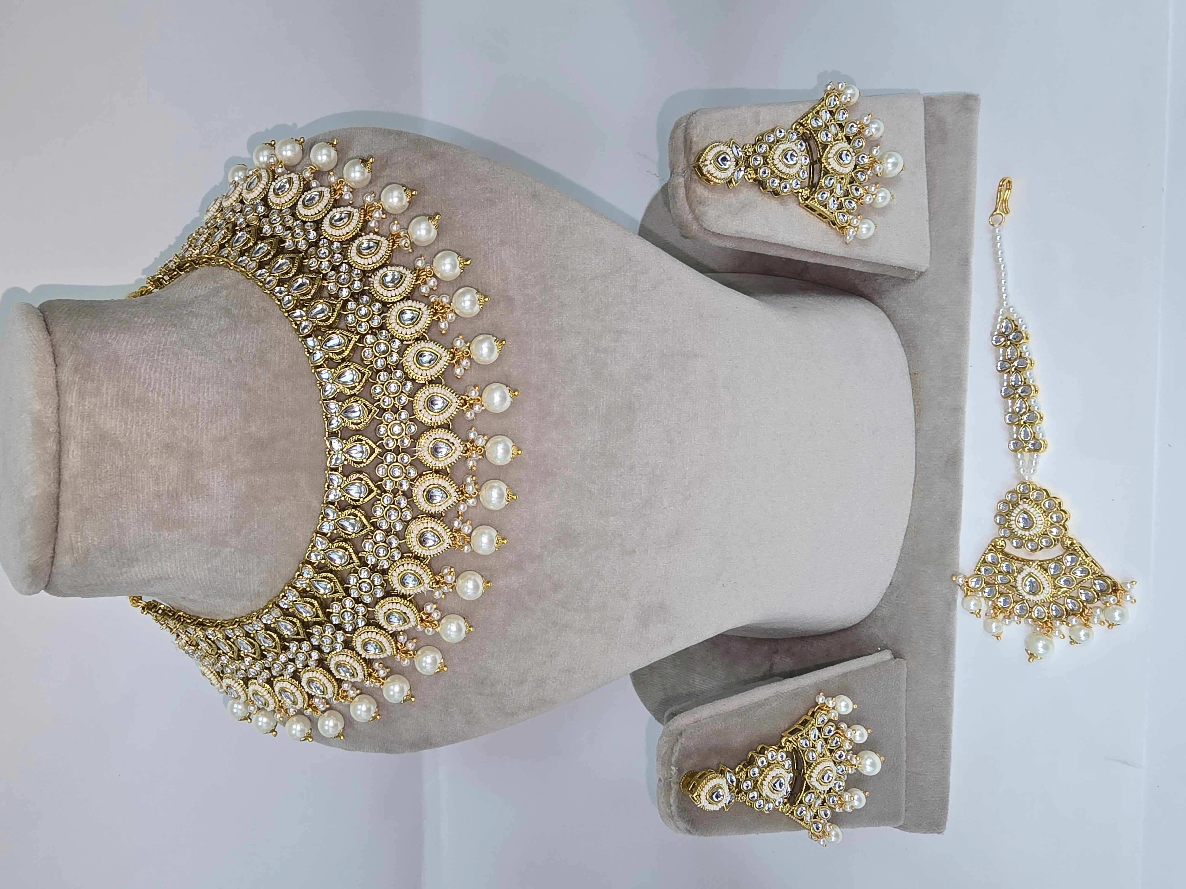 Traditional Kundan Necklace Set