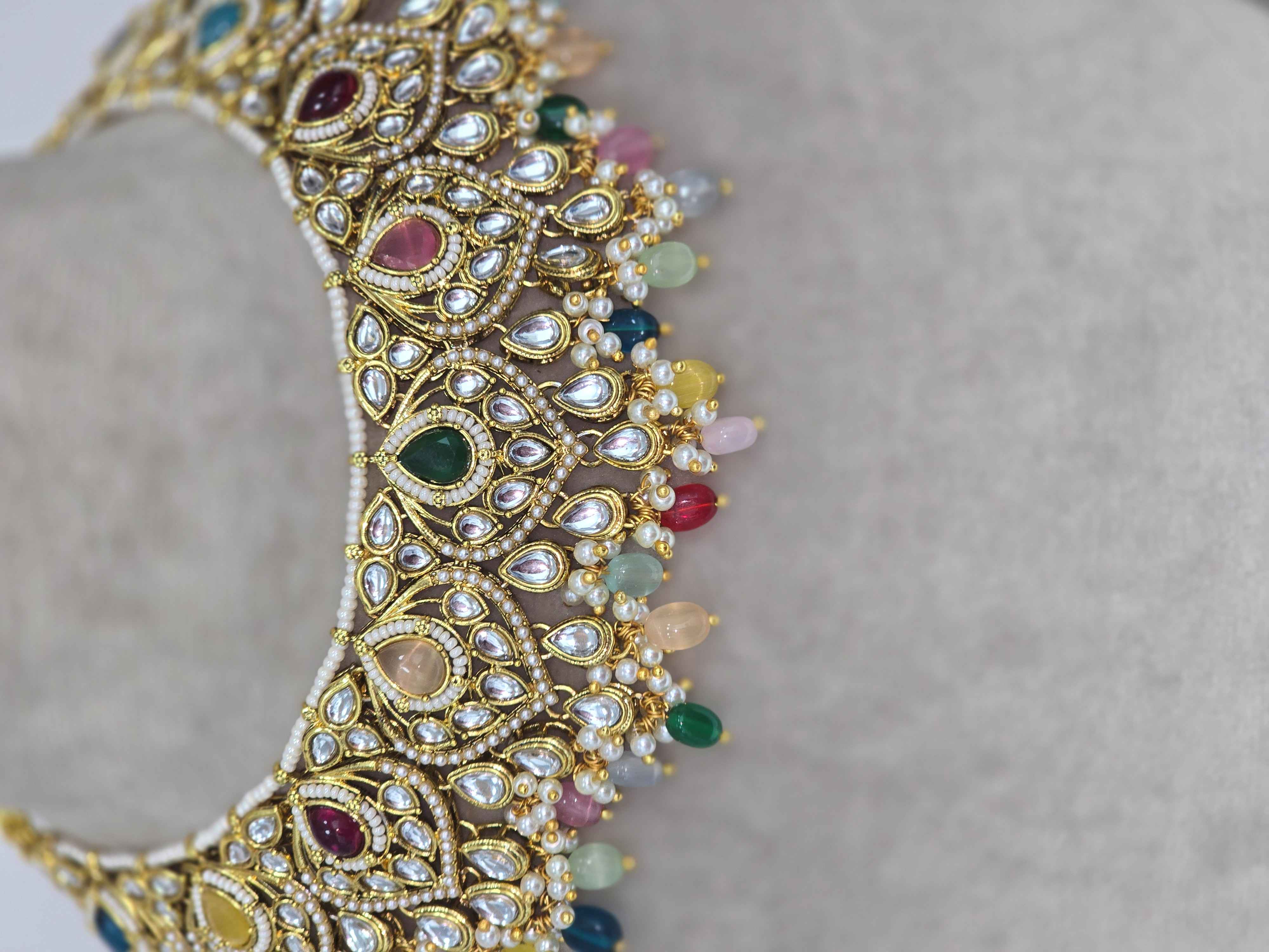 Traditional kundan Jewellery Set in 2 colours