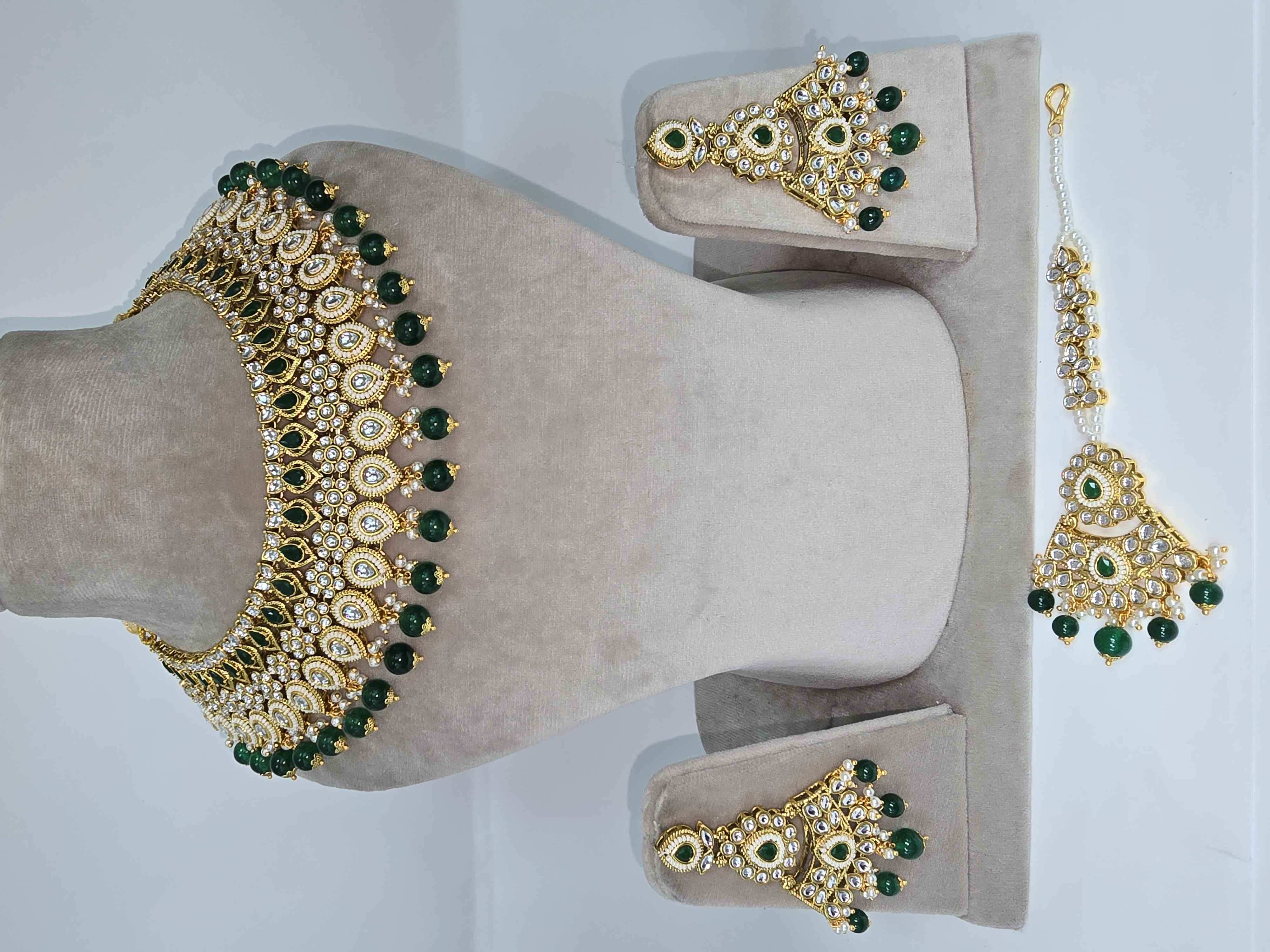 Traditional Kundan Necklace Set