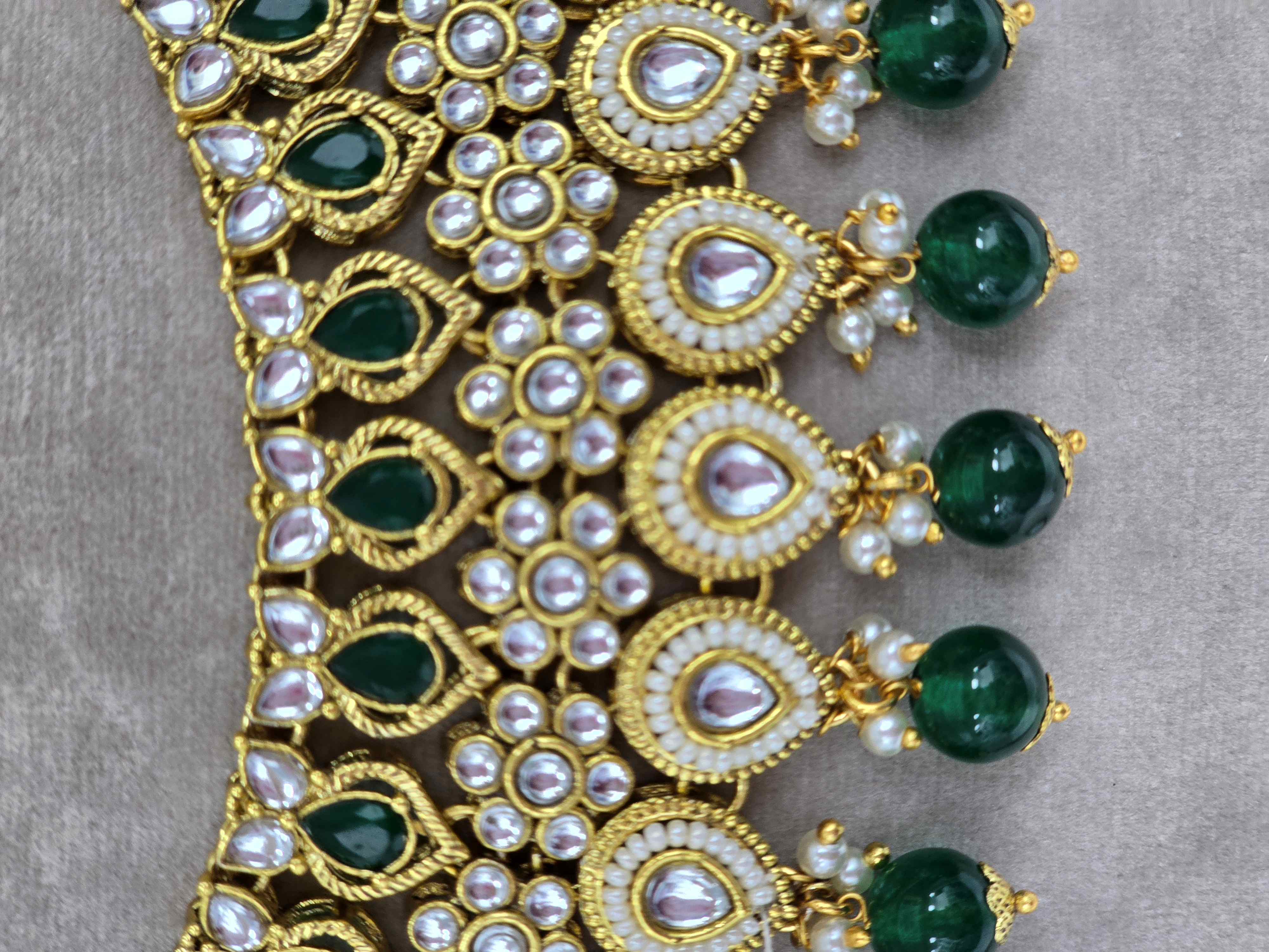 Traditional Kundan Necklace Set