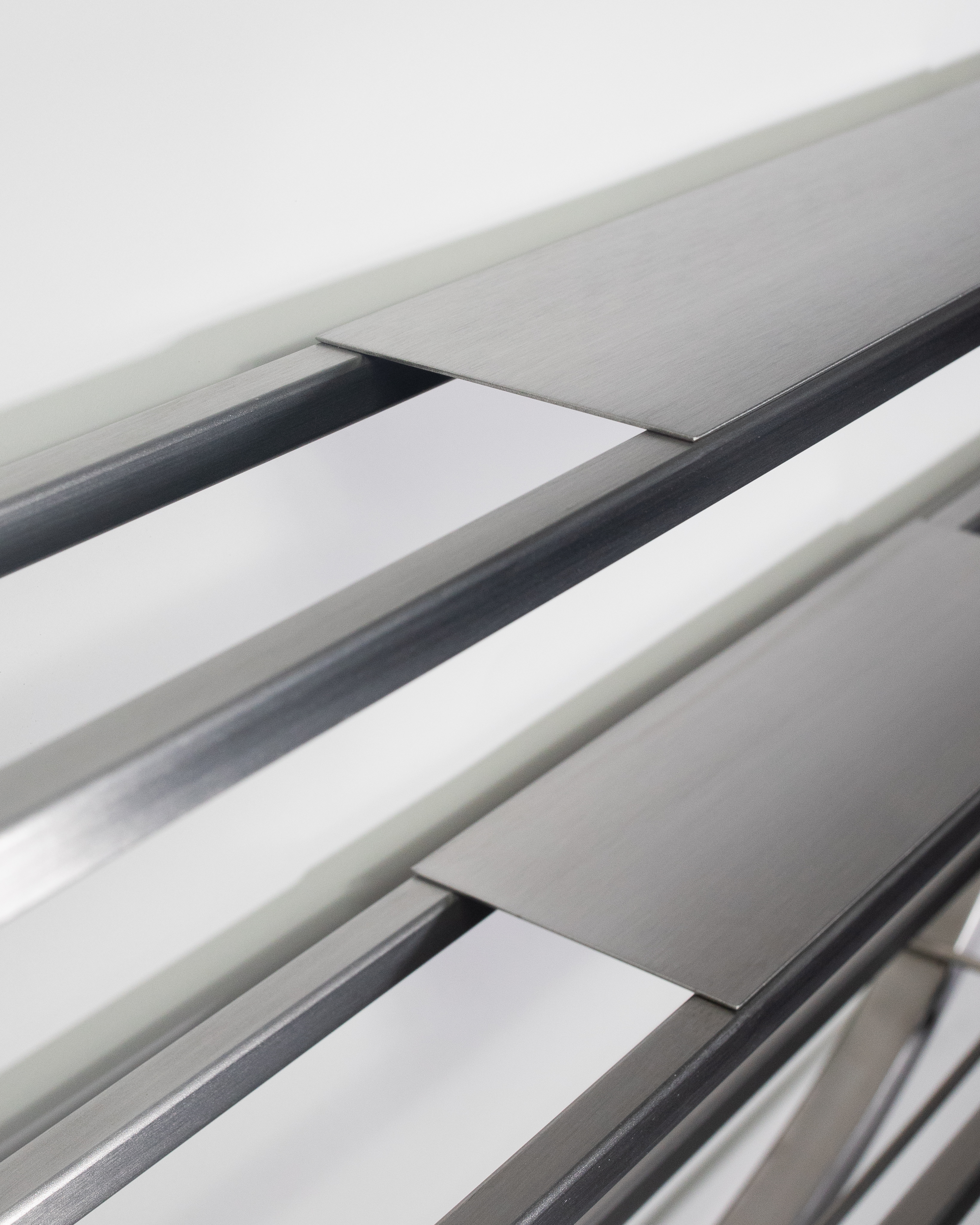 Porta Vini Circolare da Parete in Acciaio | Wine Rack Design Made in Italy