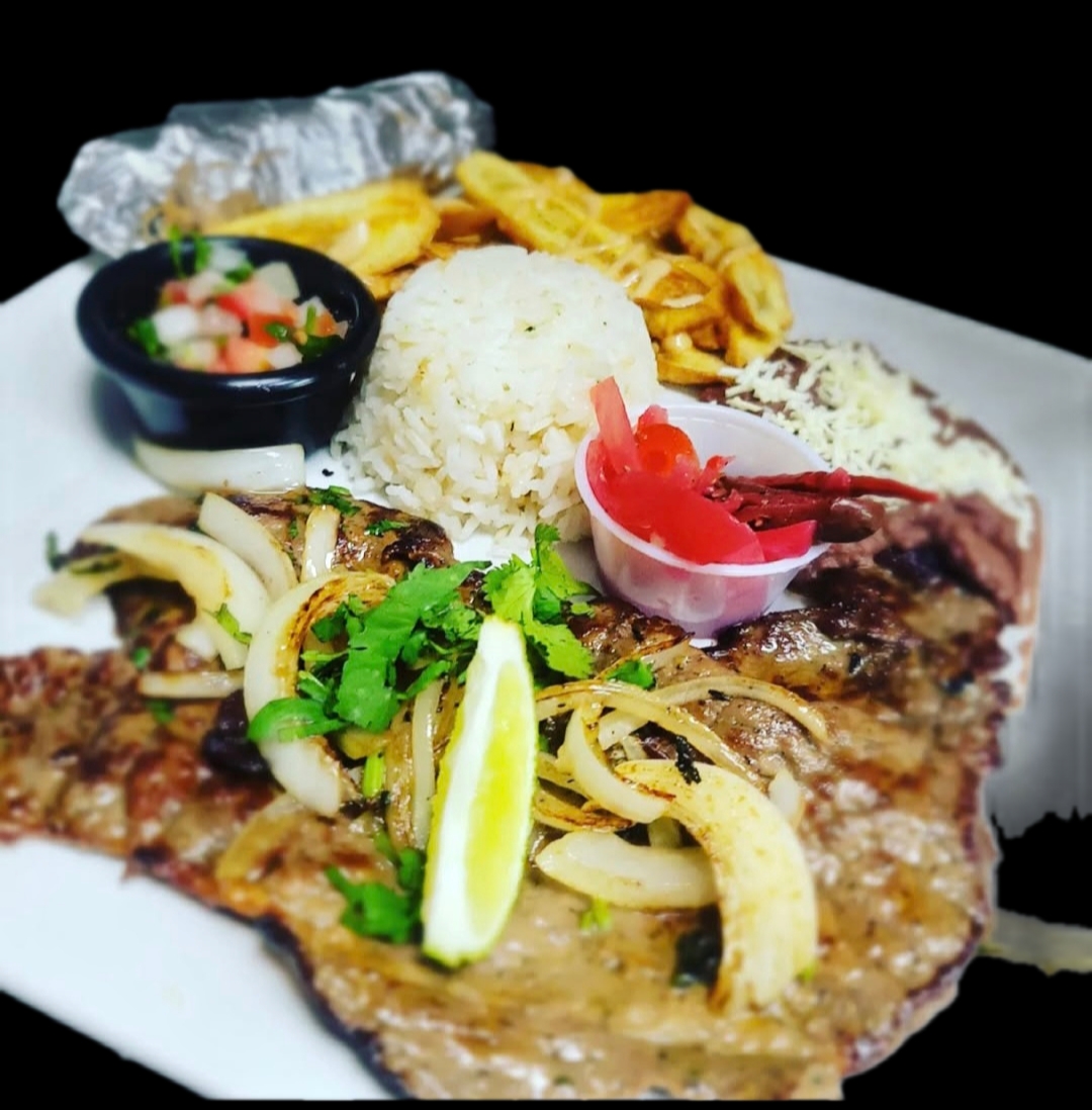 Bisteck encebollado tipico