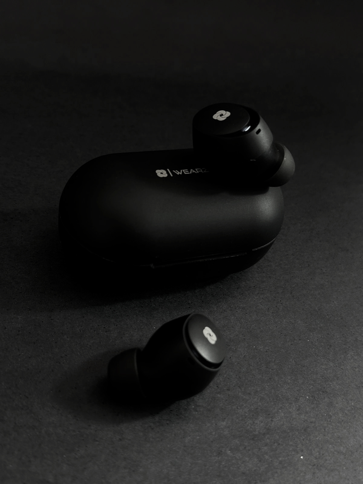 Fone TWS Zone BuSincronia perfeita para cada jogada: O fone ultra responsivo projetado para gamers e usuários que exigem áudio em tempo real com total clareza.ds 01: Super Baixa Latência, Chamadas Cristalinas com ENC e Proteção IXP4