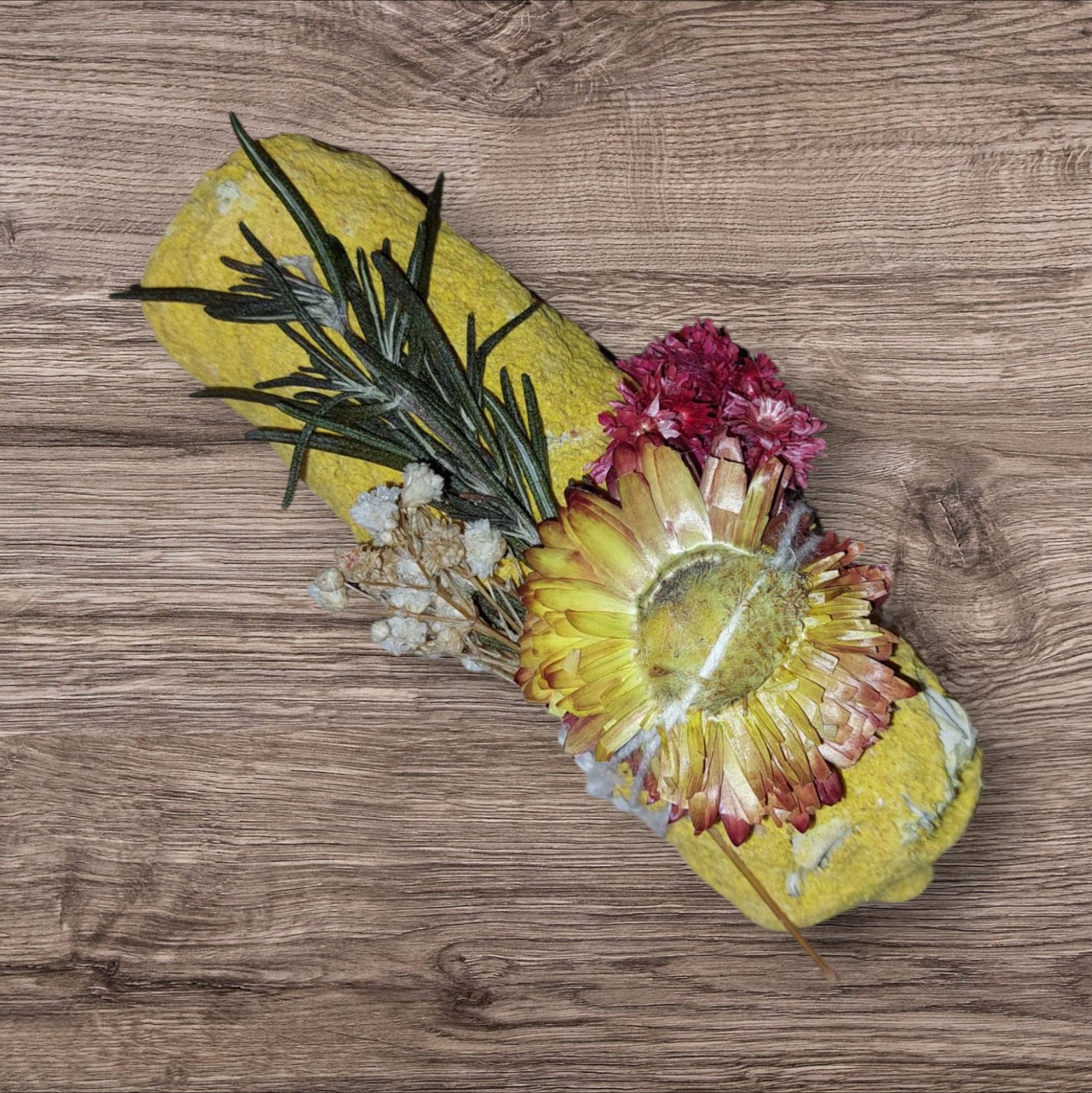 Atado de Salvia Amarilla con Flores Secas