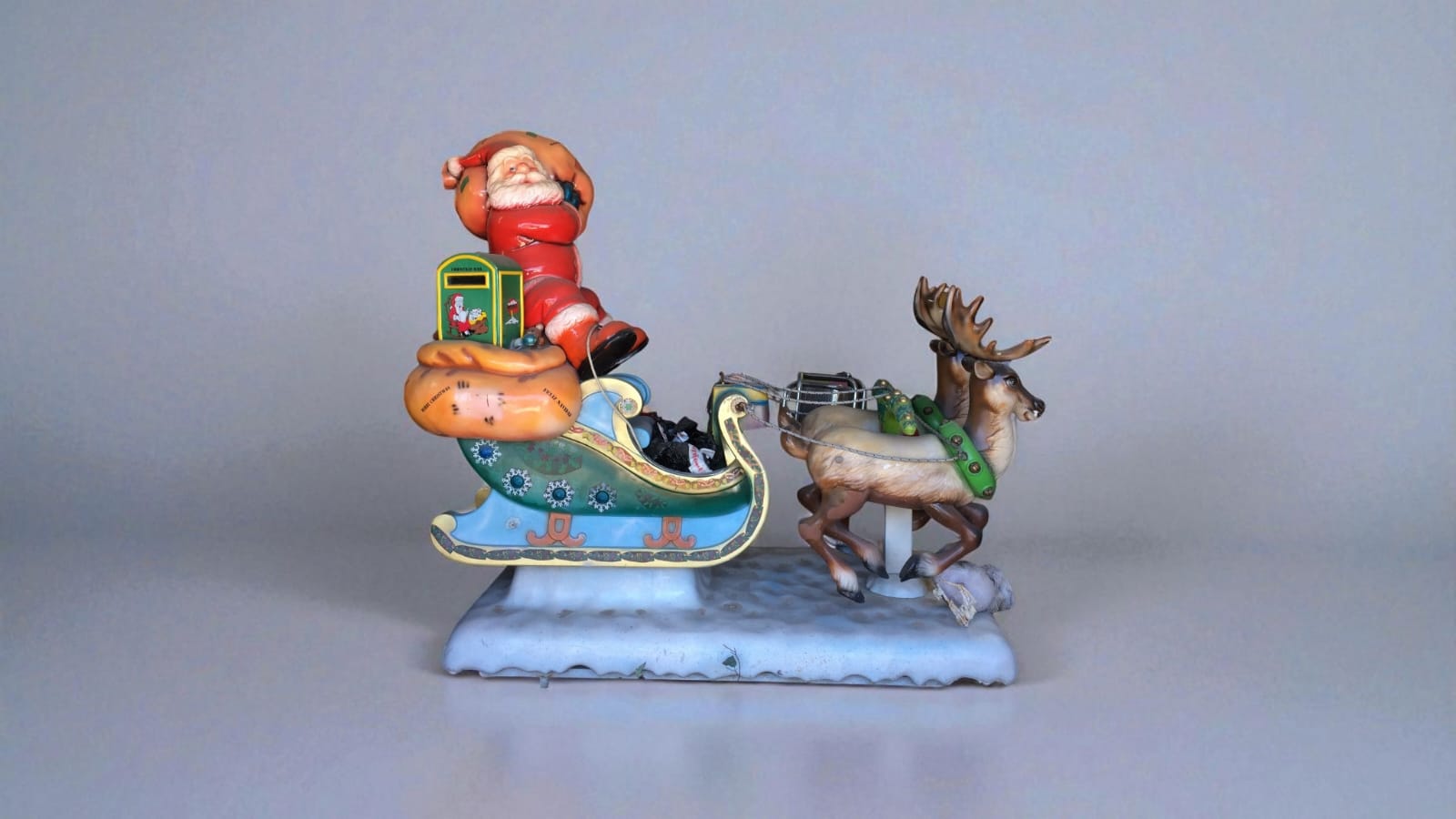 Atracción infantil Papa Noel en trineo con los renos