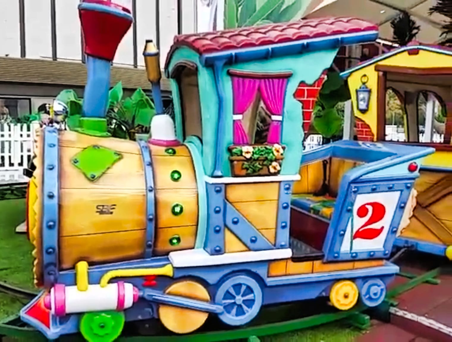 Tren Cartoon fabricación italiana 