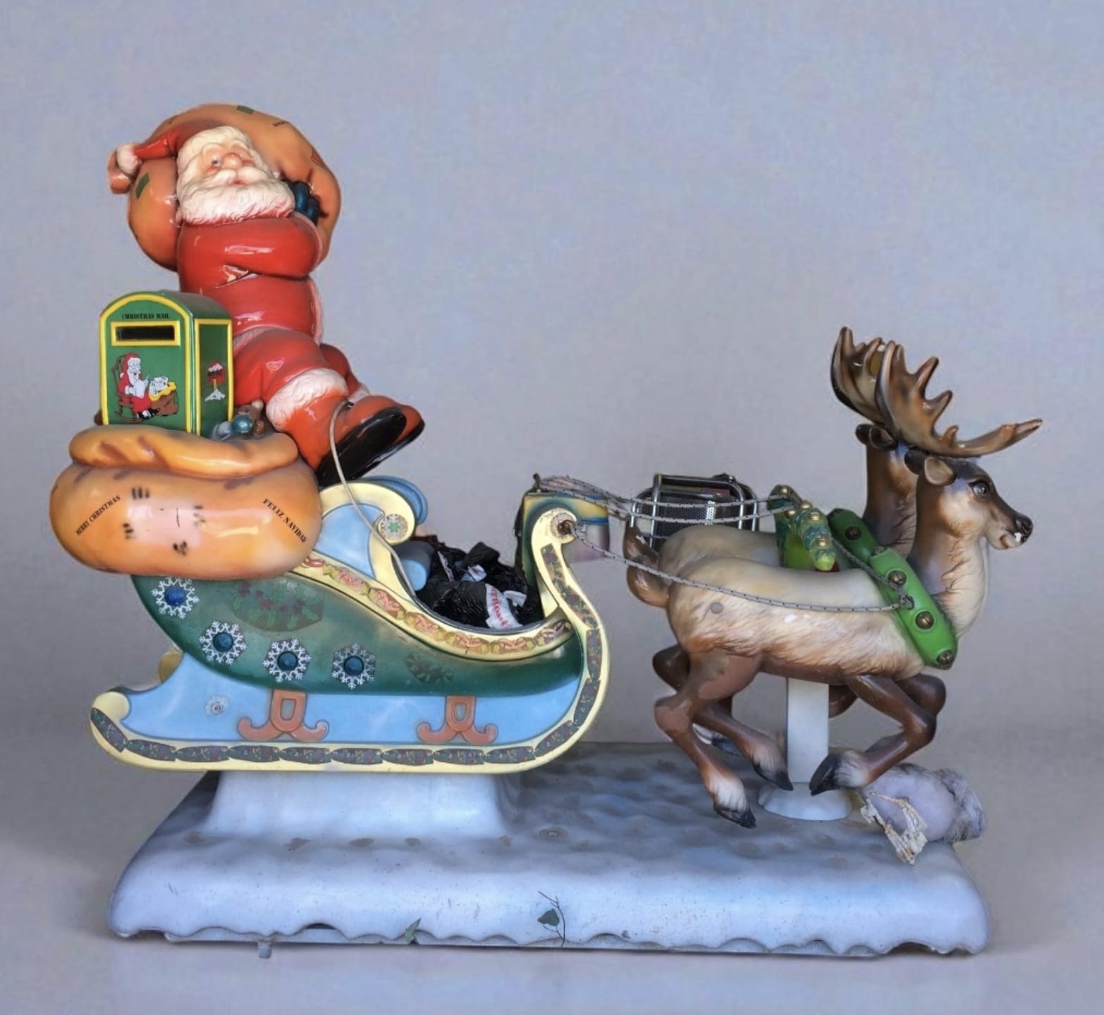 Atracción infantil Papa Noel en trineo con los renos