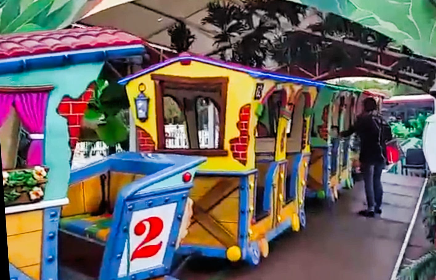 Tren Cartoon fabricación italiana 