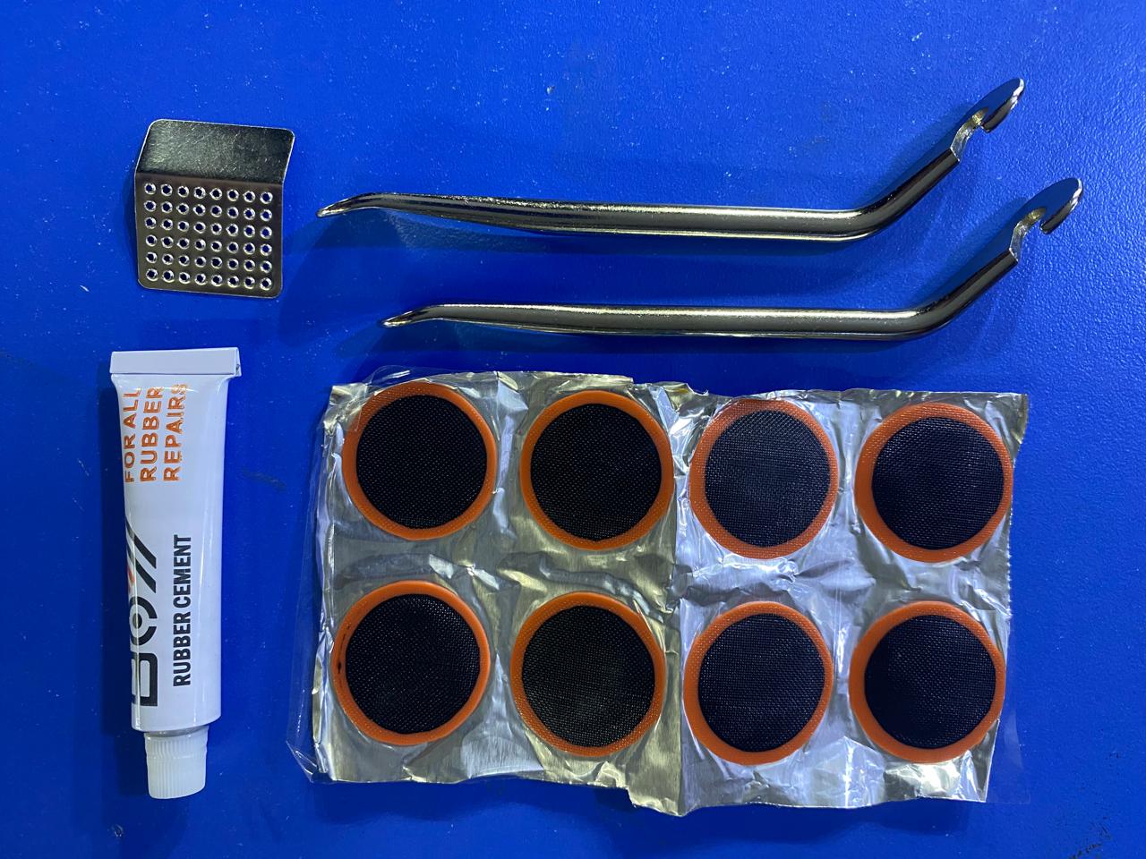 KID DE PARCHES ROCKBROS / 8 PARCHES / 2 PALETAS DE ACERO / PEGAMENTO / LIJA