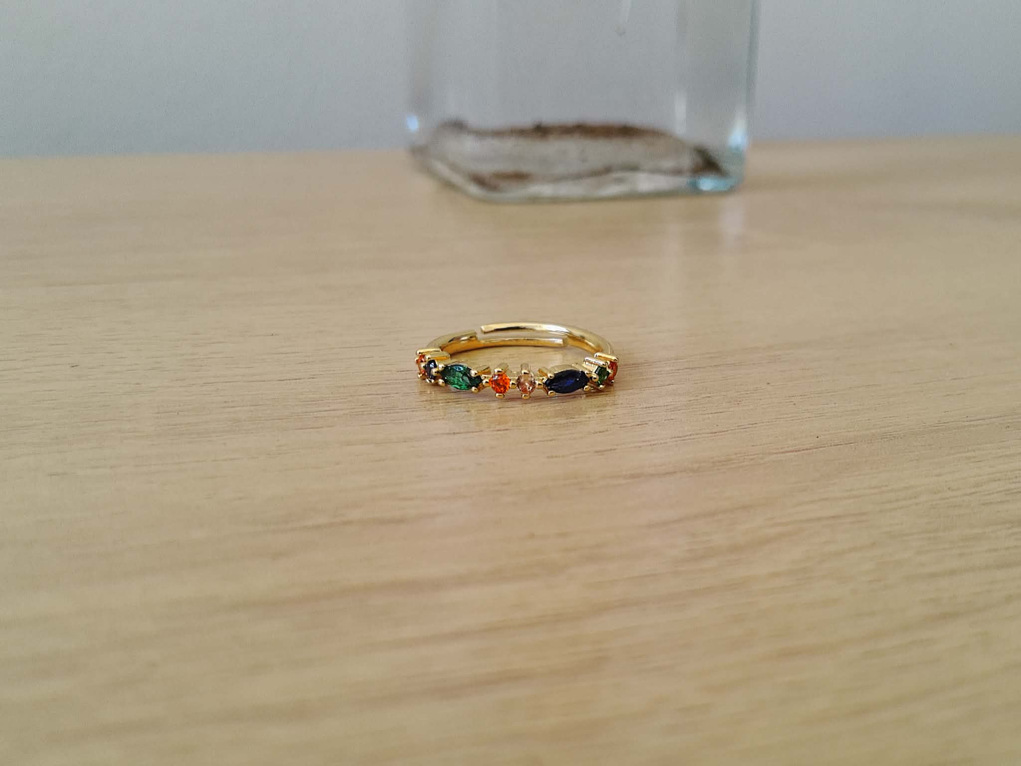 💍 Anillo Dorado con Piedras Multicolor Abierto 💍 🌈