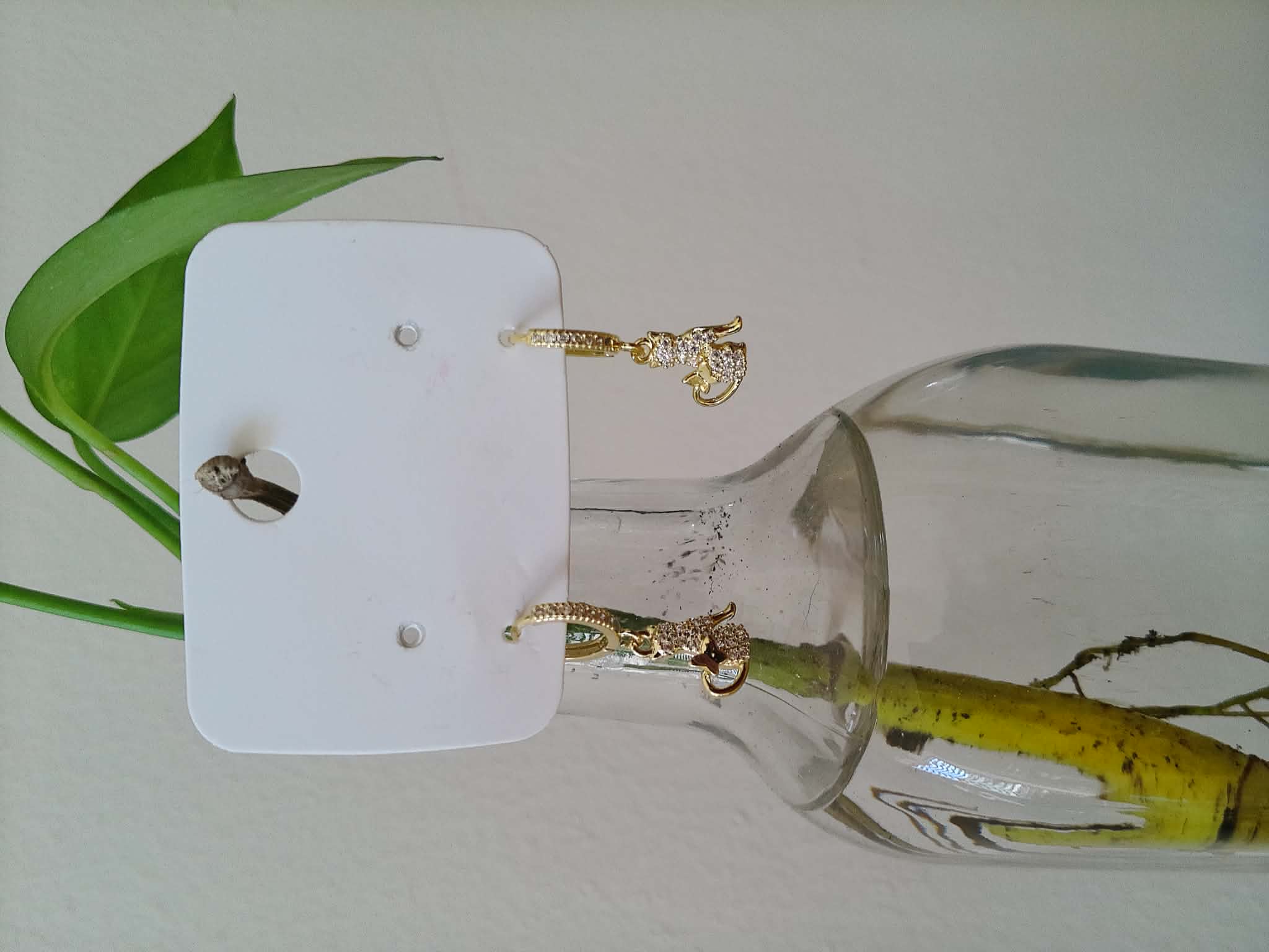 Aretes Gato Dorado con Zirconia 🐱💎