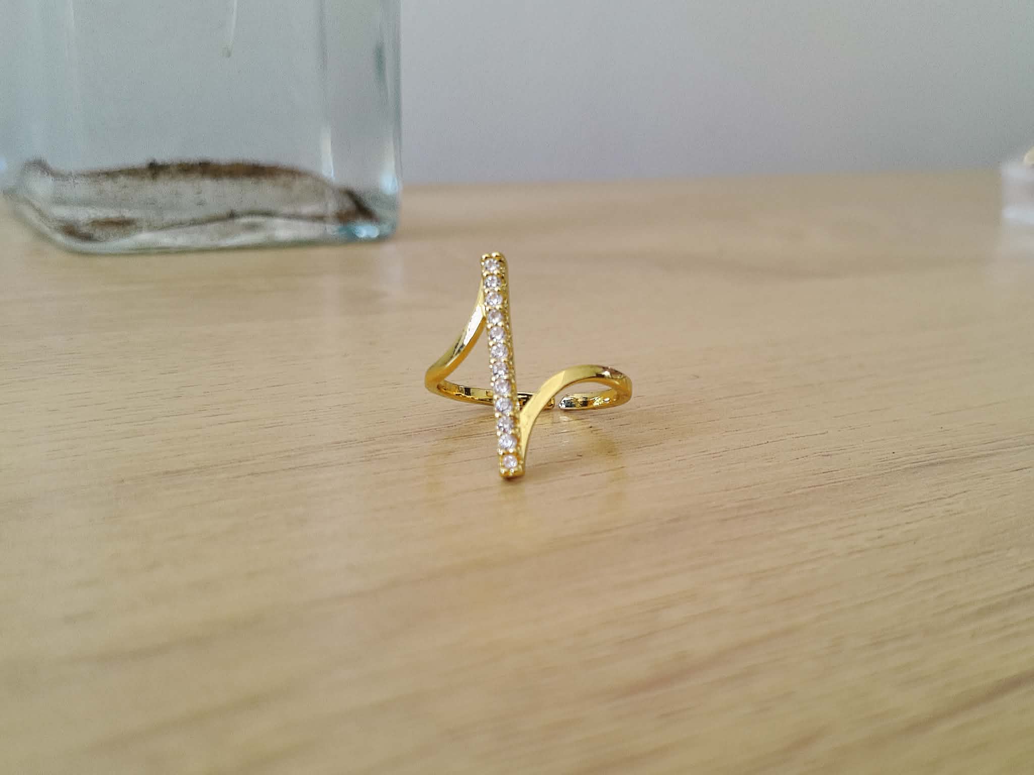 💍 Anillo Geométrico Dorado Resistente al Agua 📐 🌊