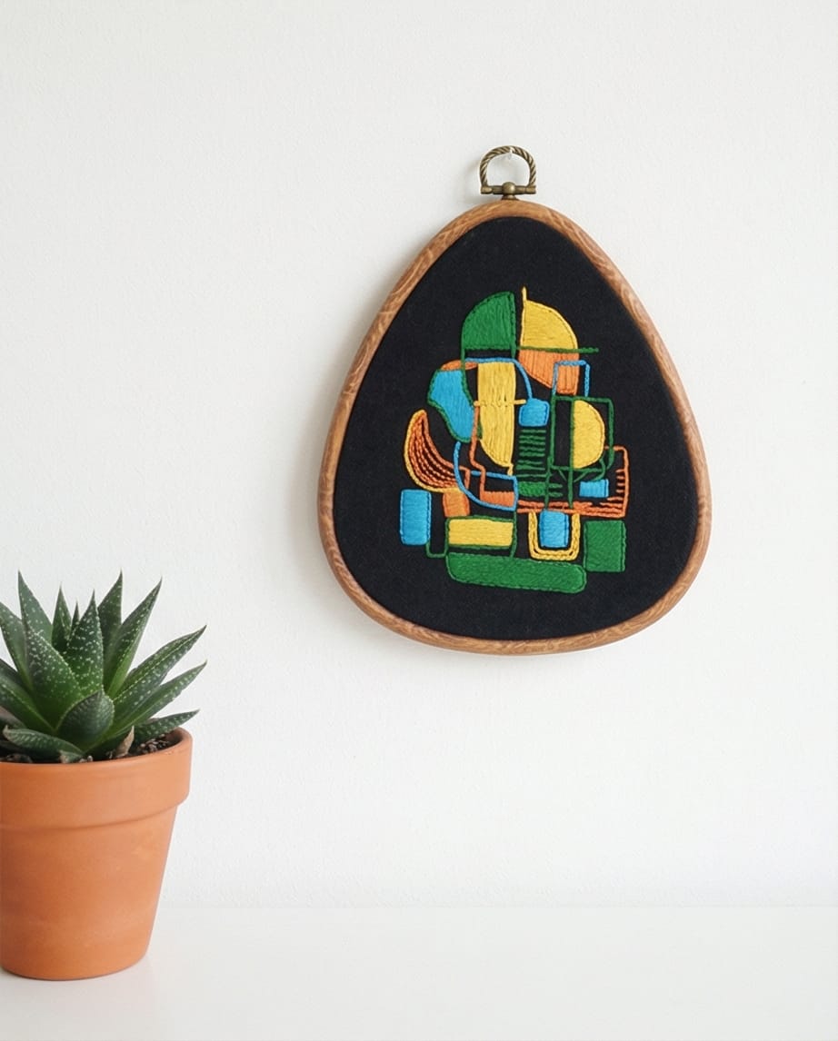 Broderie abstraite murale