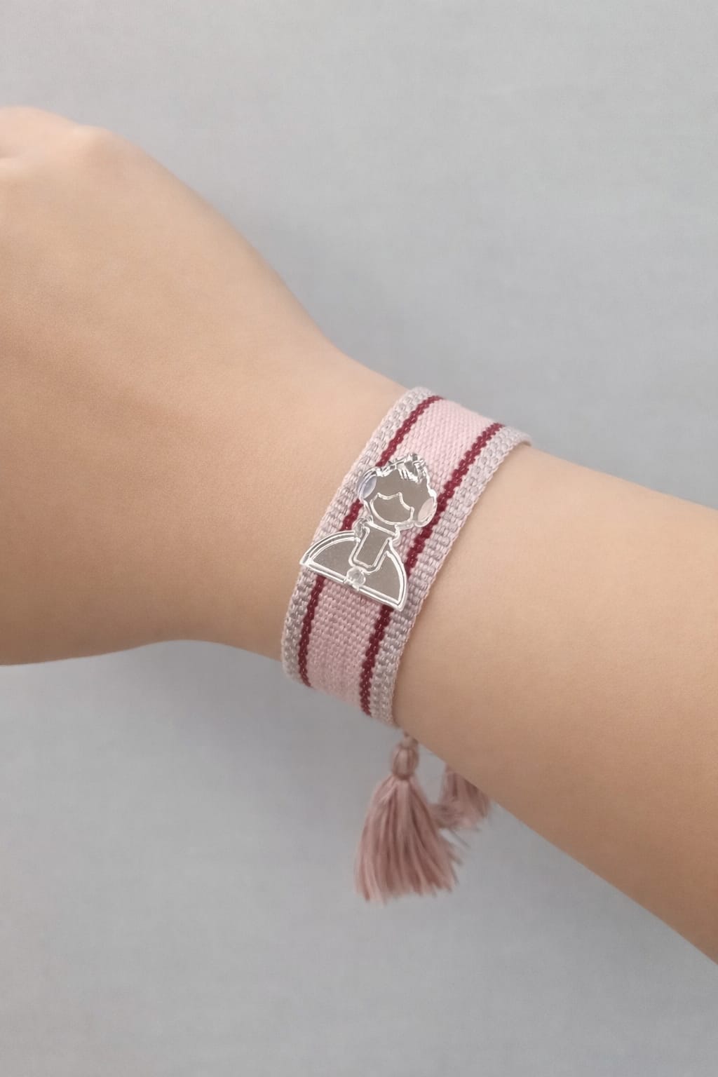 Pulsera tejida rosa