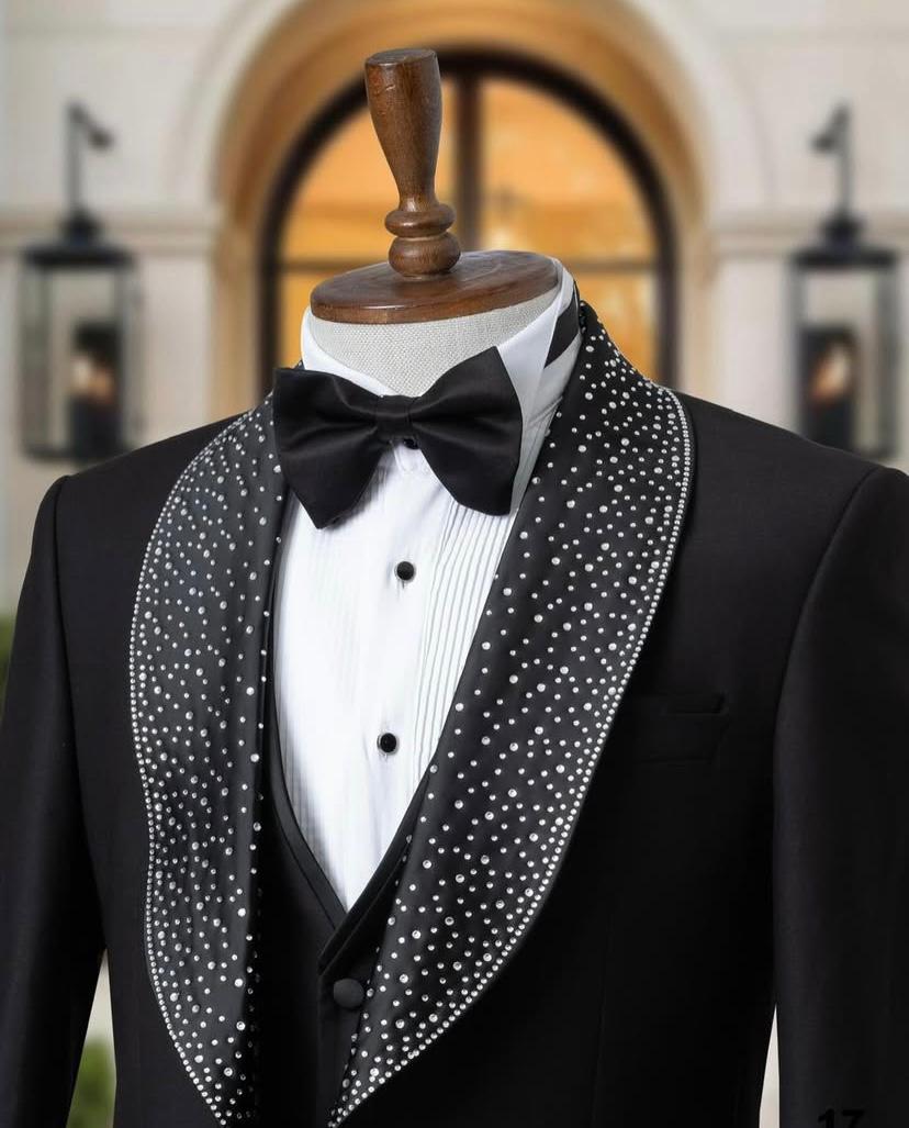 Smoking noir avec col incrusté de strass