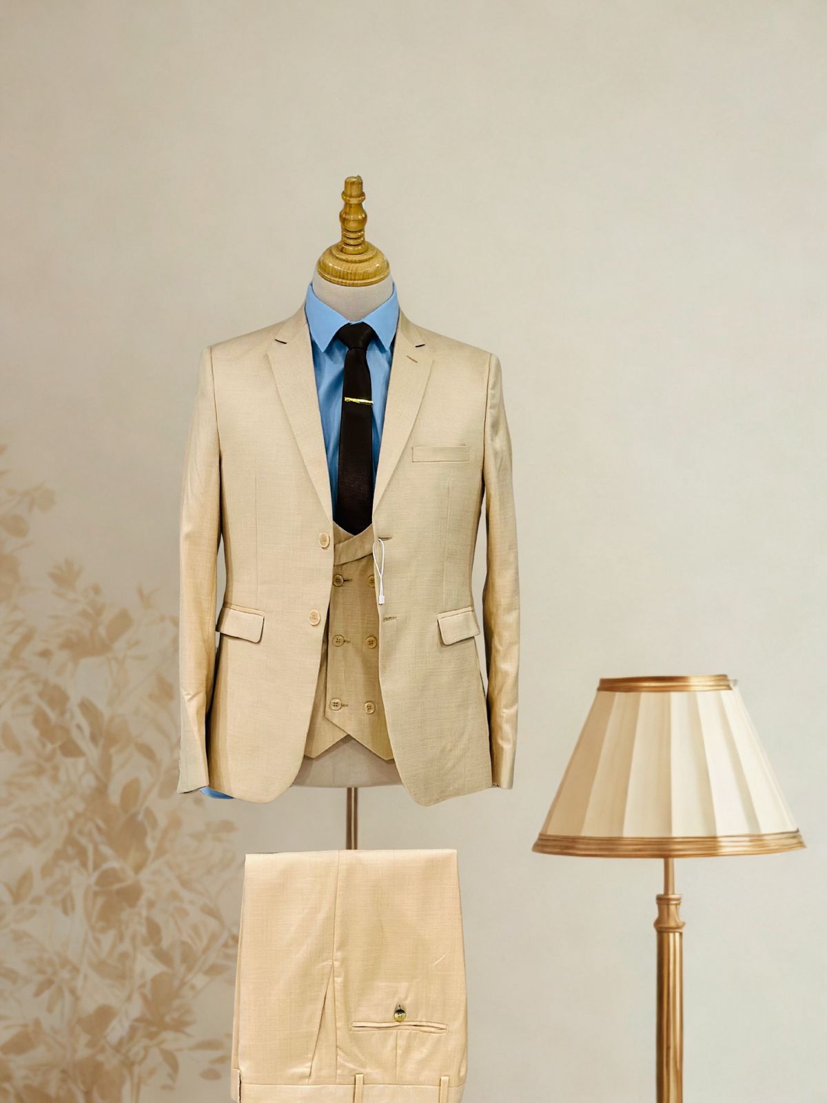 Costume beige élégant