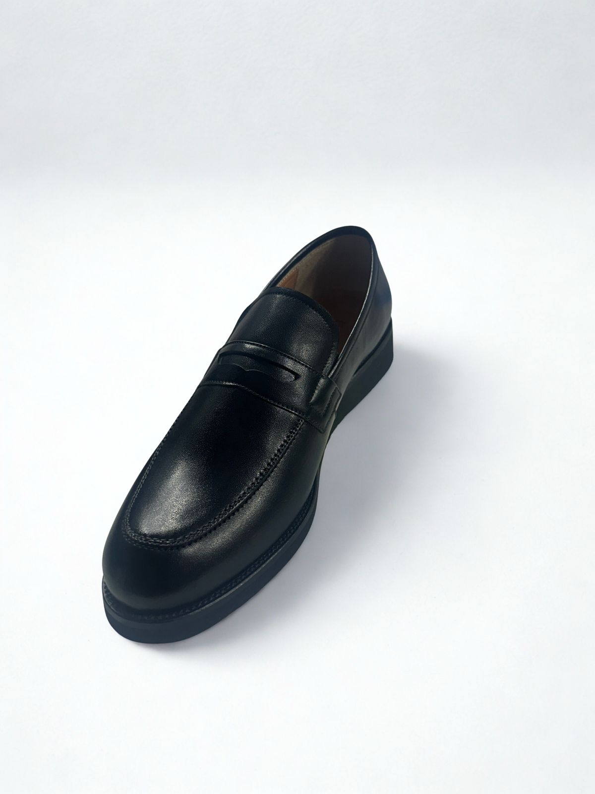 Chauassure en cuir noir