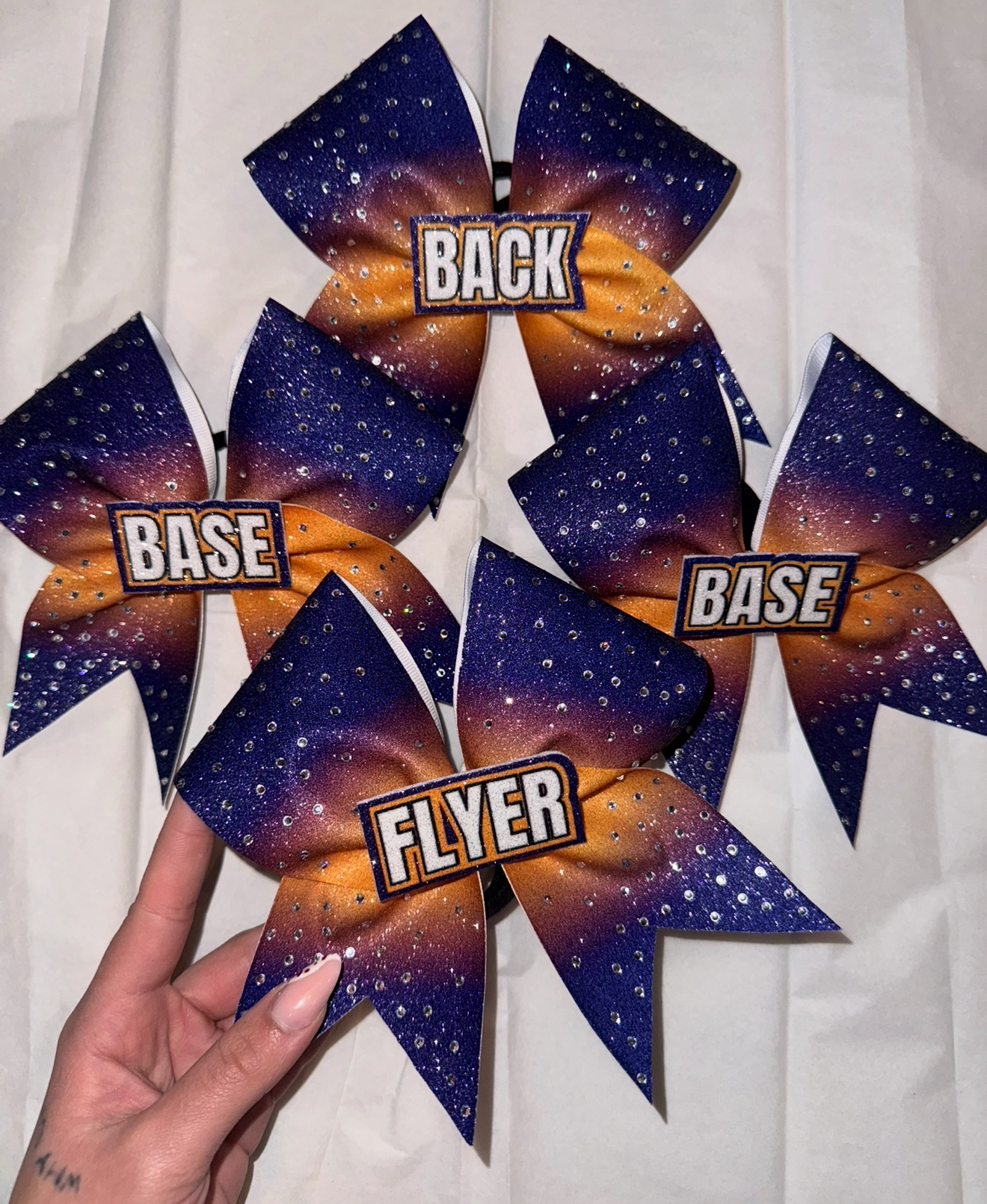 Groupstunt Schleifenset - 4 Schleifen mit Farbverlauf, Strasssteinen und passenden Centerpieces