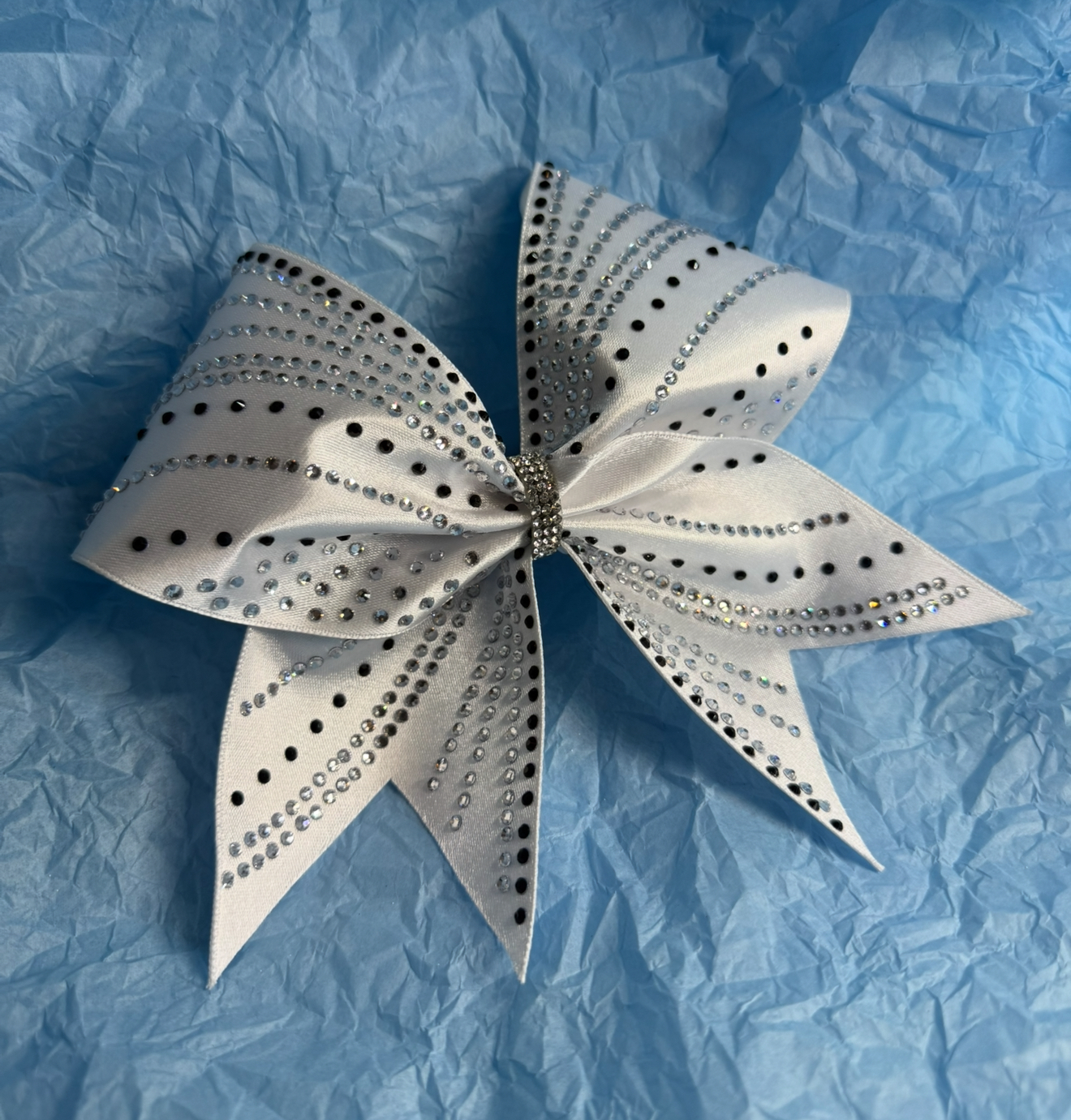 Satin Cheerbow mit Strasssteinen