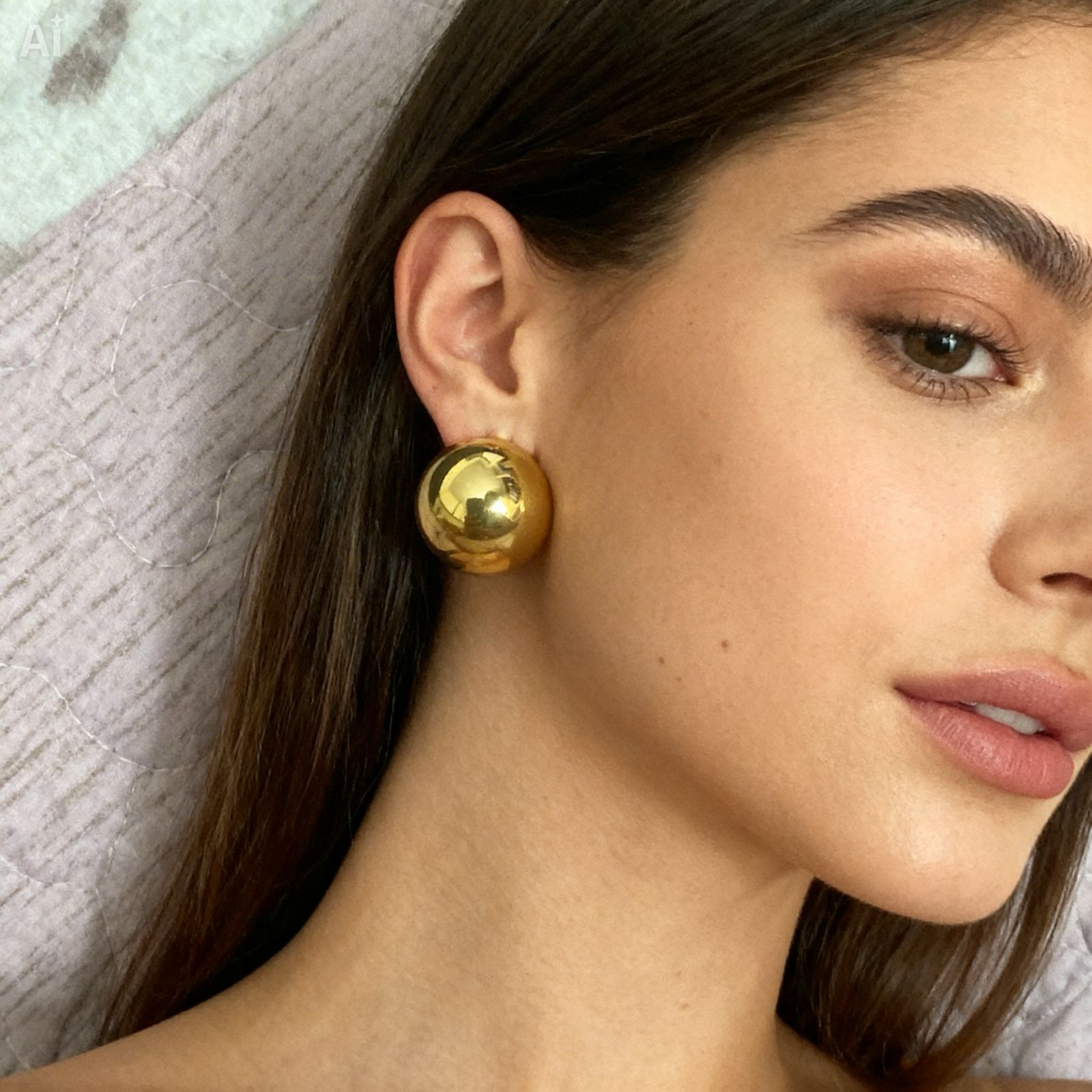 Aretes esfera dorada