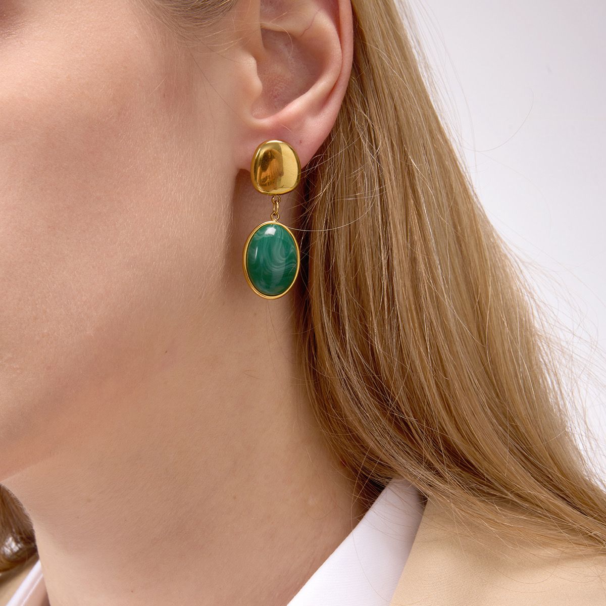 Aretes Dorados con Piedra Verde