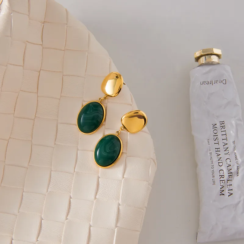 Aretes Dorados con Piedra Verde