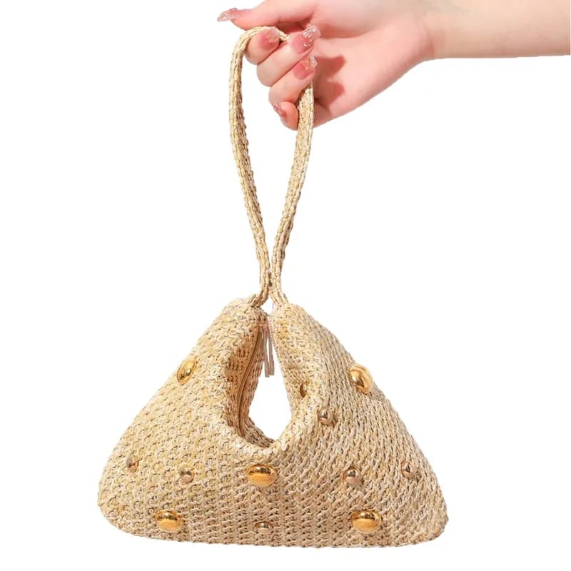 Bolso de mano tejido con detalles dorados