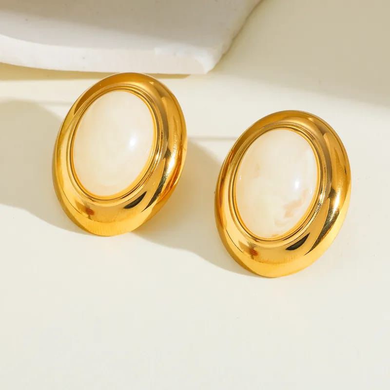 Aretes dorados ovalados