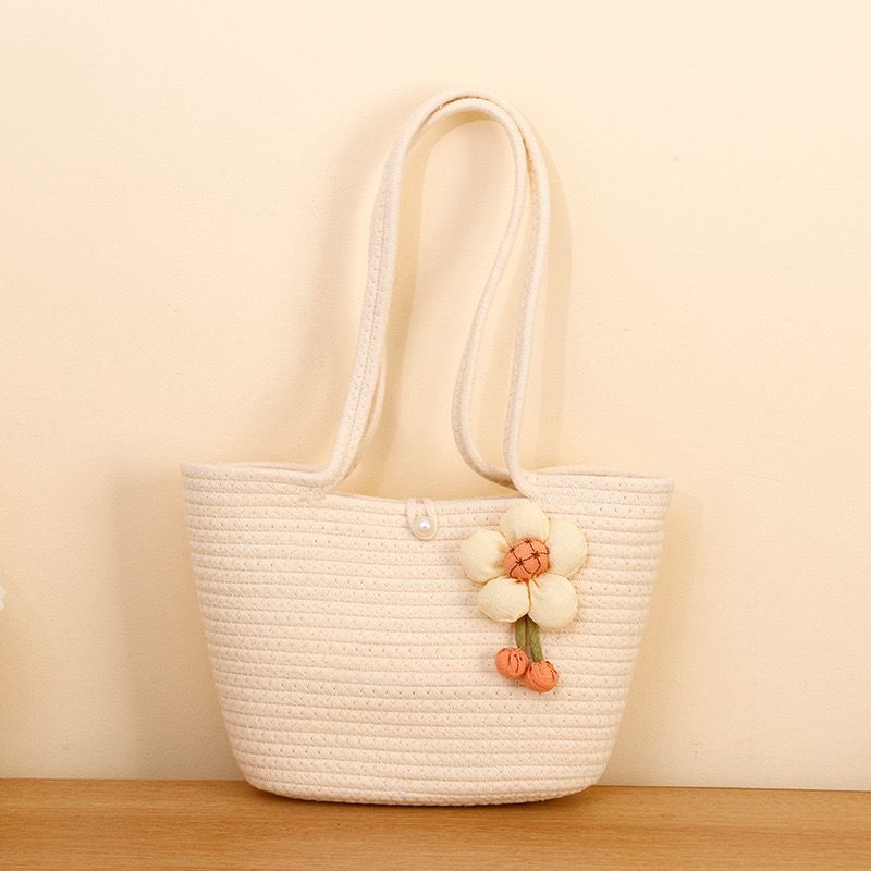 Bolso tejido blanco con flor