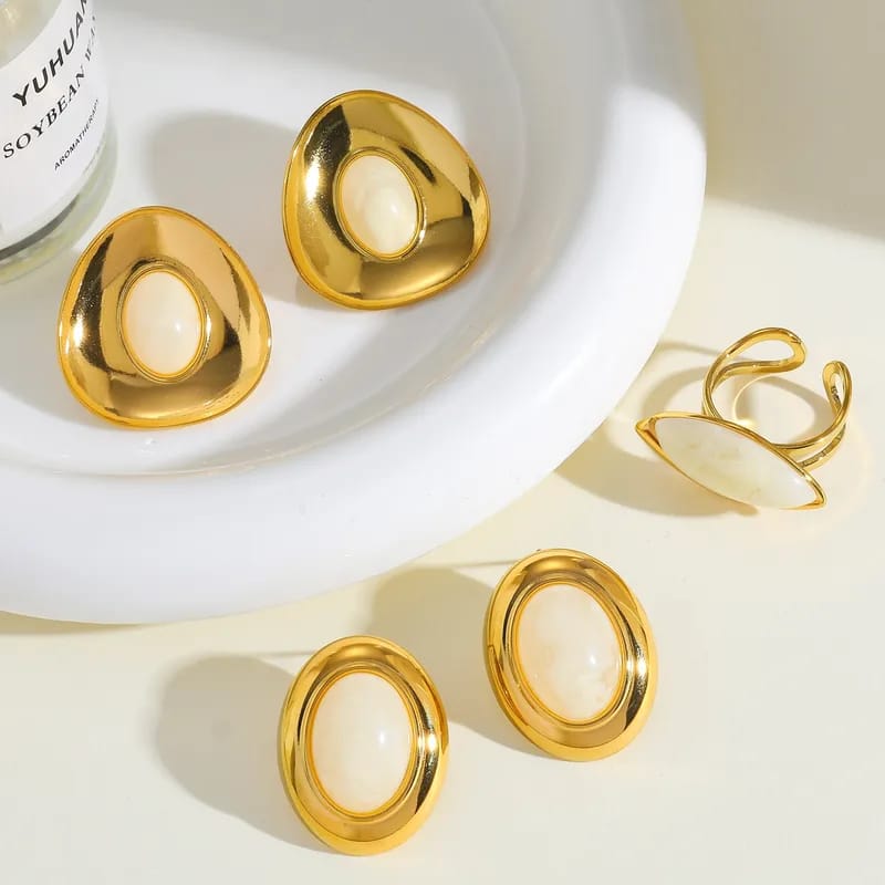 Aretes dorados con perla