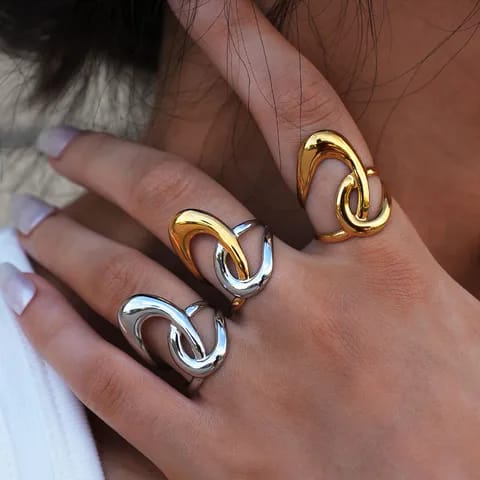 Anillos entrelazados modernos