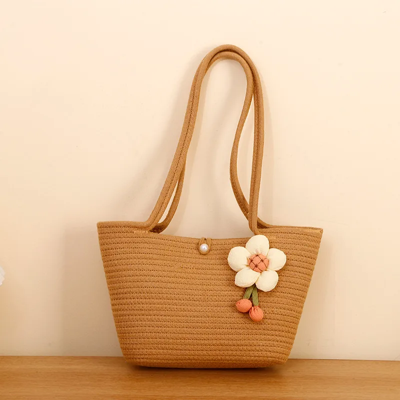 Bolso tejido con flor