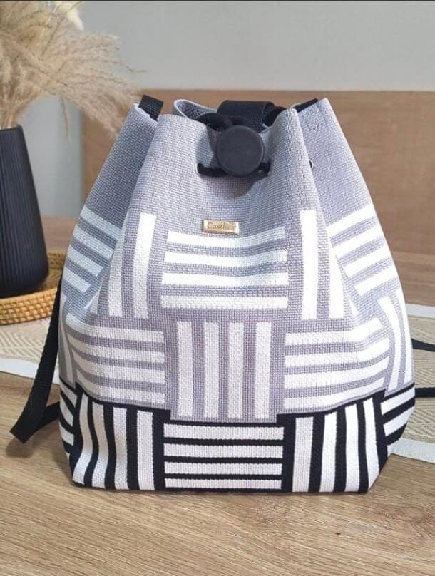 Bolso Mochila Geométrica