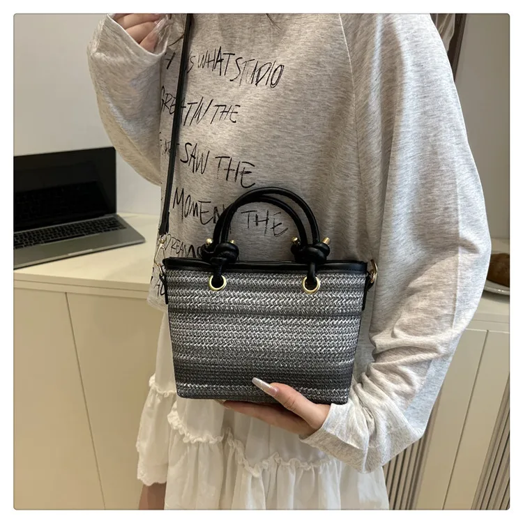 Bolso tejidode mano y bandolera